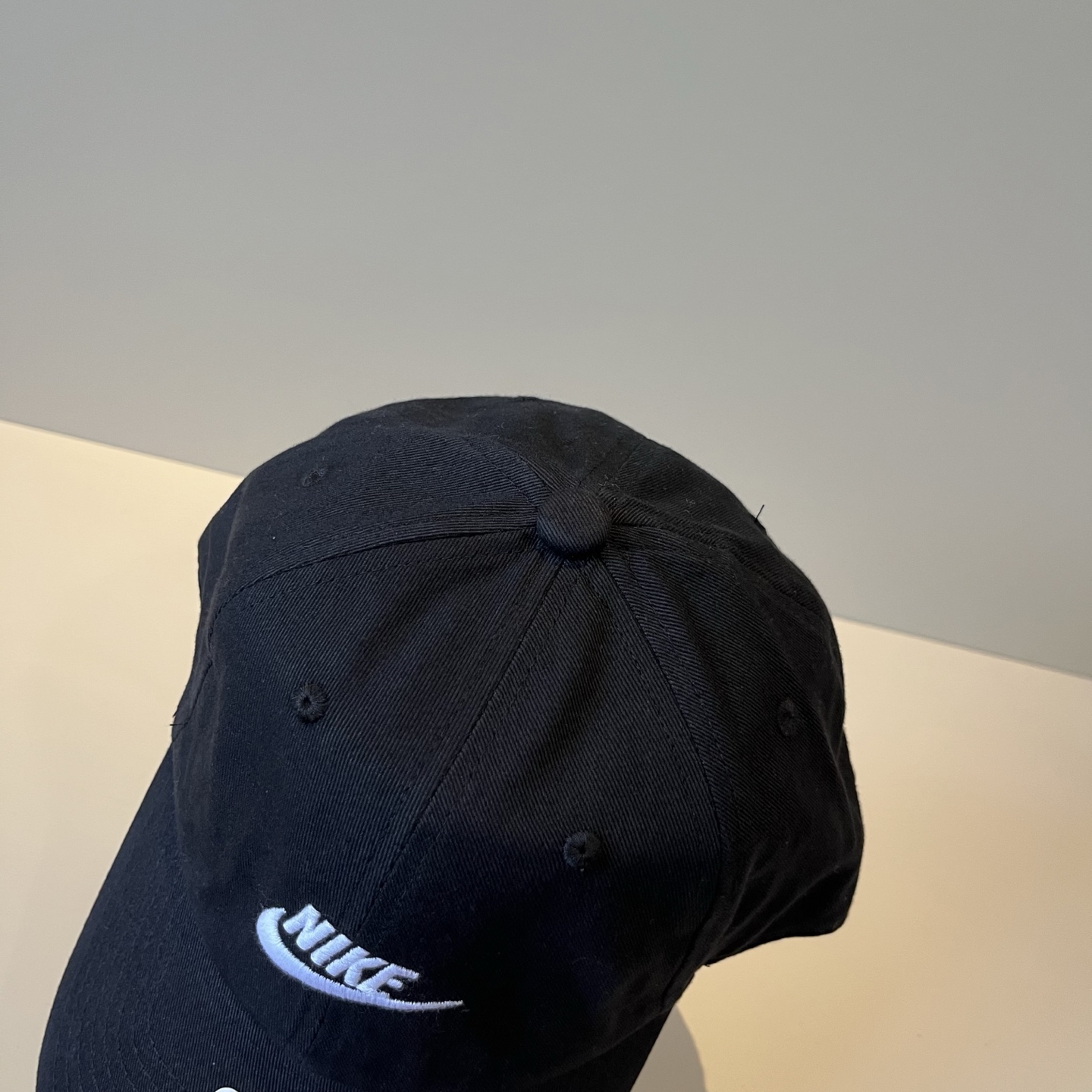 
潮牌🧢官网新品，棒球帽，原单品质火爆来袭 。🎩 工艺非常精美 高档大气上档次！低调奢华，方便携带！跑量