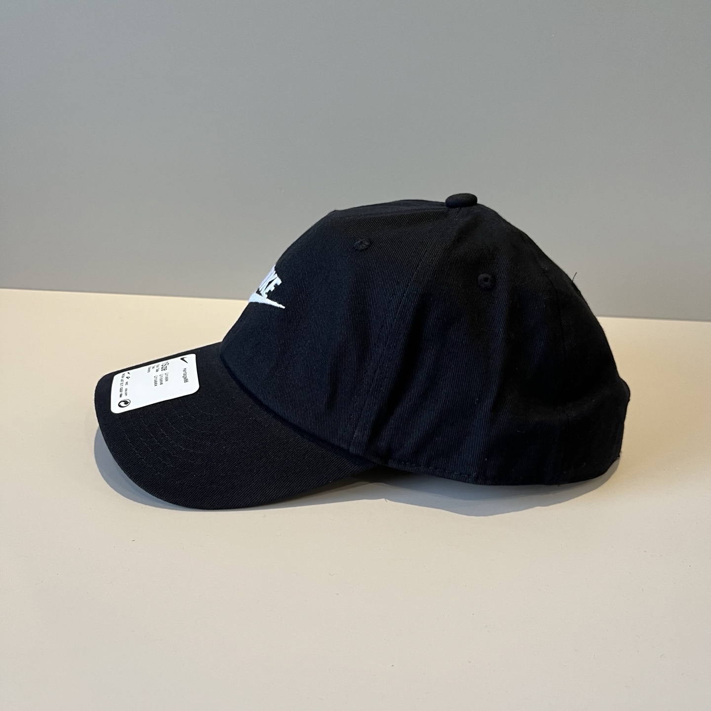 
潮牌🧢官网新品，棒球帽，原单品质火爆来袭 。🎩 工艺非常精美 高档大气上档次！低调奢华，方便携带！跑量