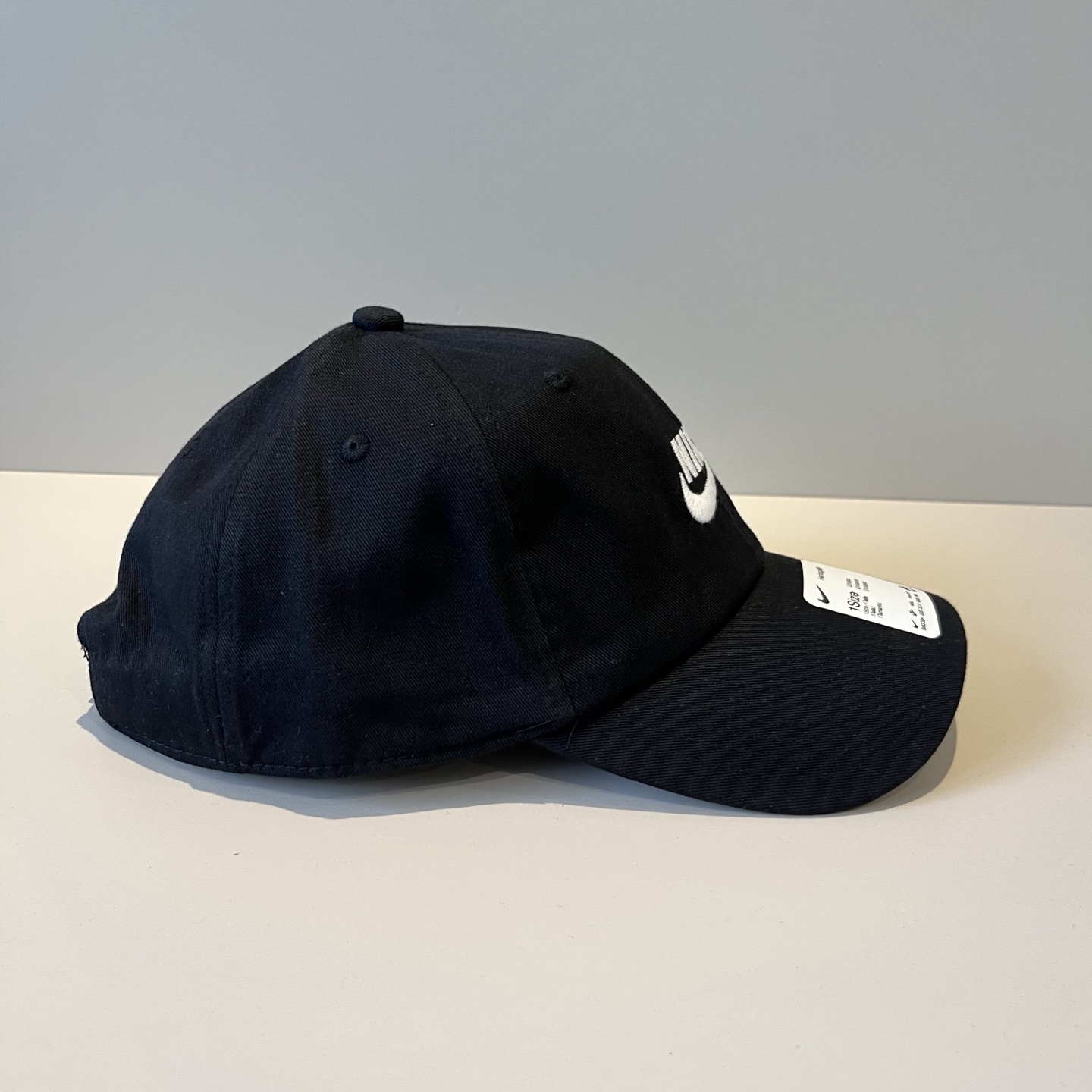 
潮牌🧢官网新品，棒球帽，原单品质火爆来袭 。🎩 工艺非常精美 高档大气上档次！低调奢华，方便携带！跑量