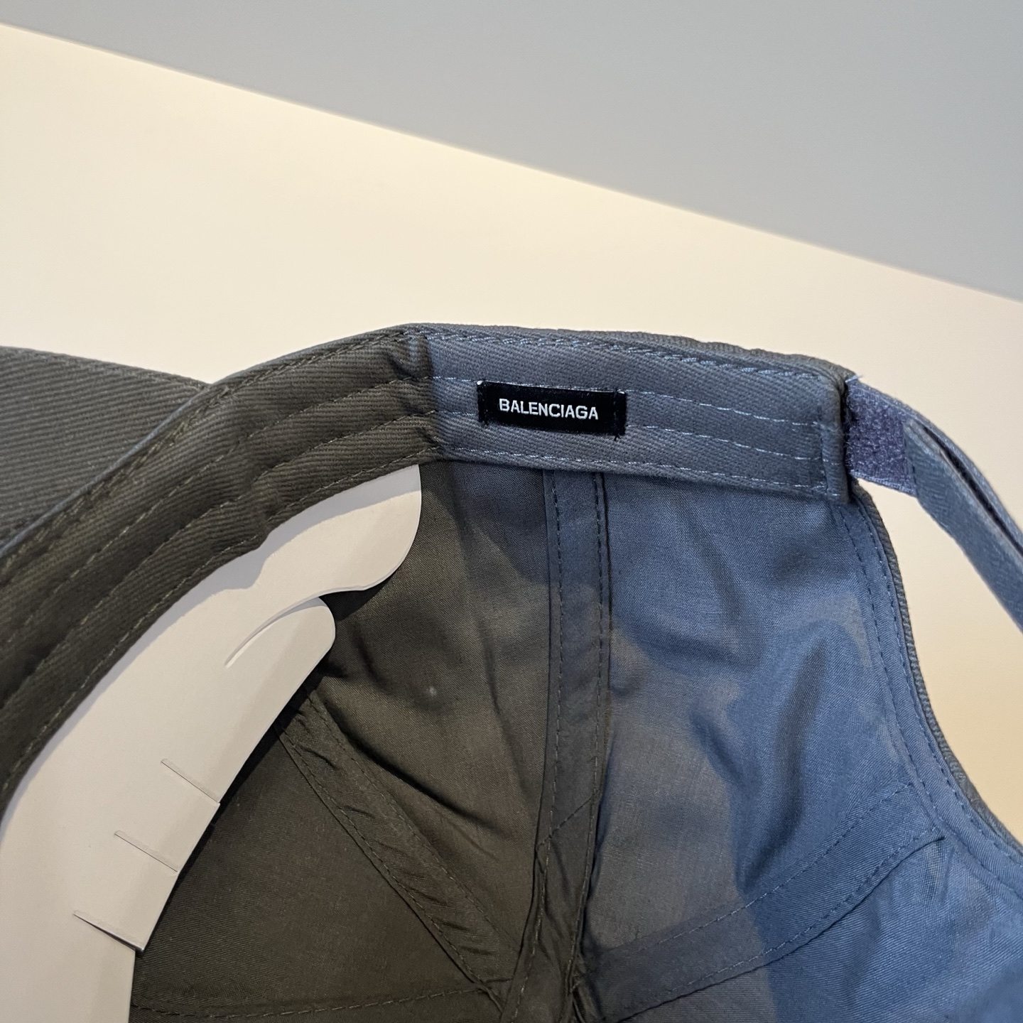  BALENCIAGA巴黎世家新款logo棒球帽，很酷的色系，男女佩戴都有不同style，第一批抢先出货