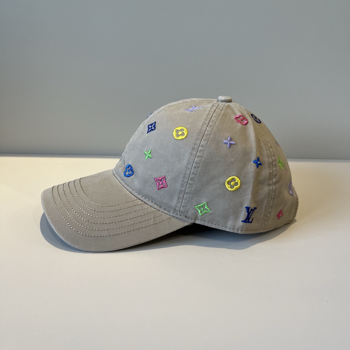 🧢路易威登棒球帽 LouisVuitton😍新款LV棒球帽，重工打造♥️高端大气，百搭款🤗男女通用！跑量