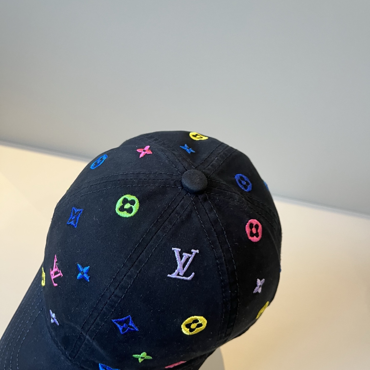 🧢路易威登棒球帽 LouisVuitton😍新款LV棒球帽，重工打造♥️高端大气，百搭款🤗男女通用！跑量