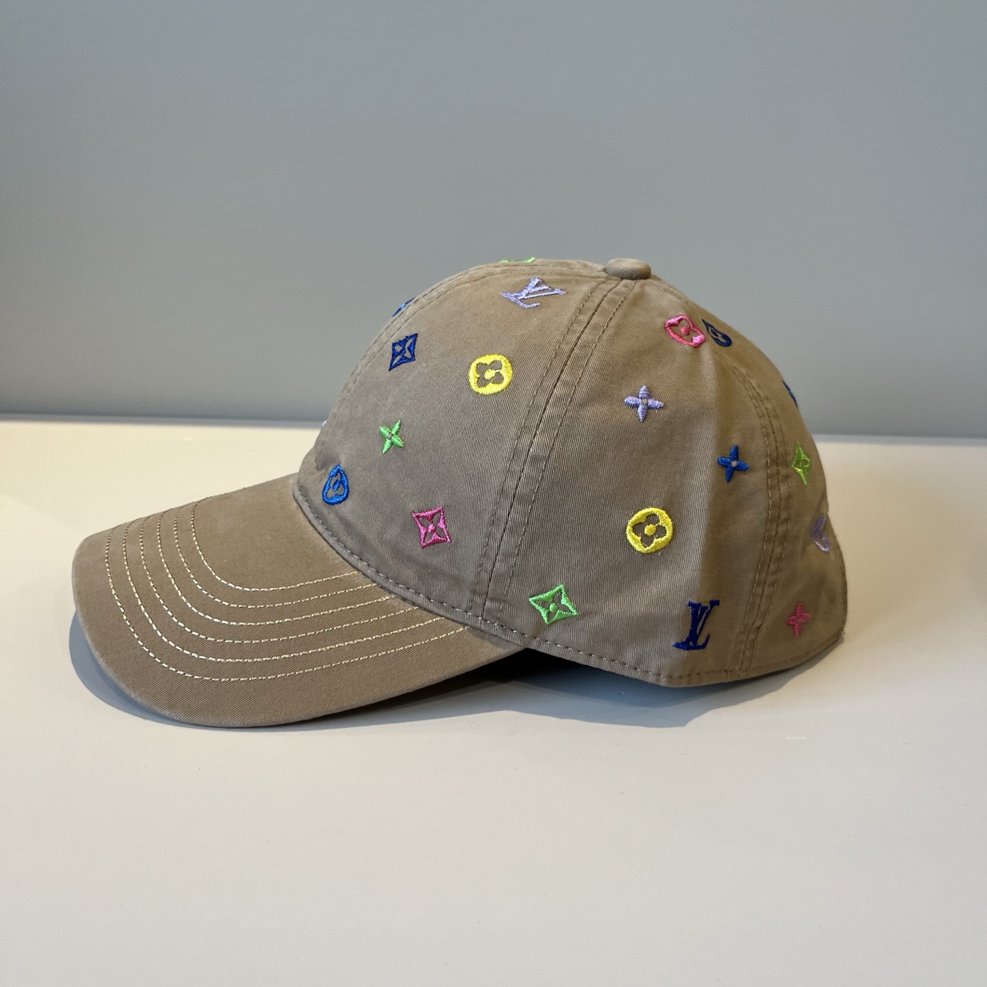 🧢路易威登棒球帽 LouisVuitton😍新款LV棒球帽，重工打造♥️高端大气，百搭款🤗男女通用！跑量