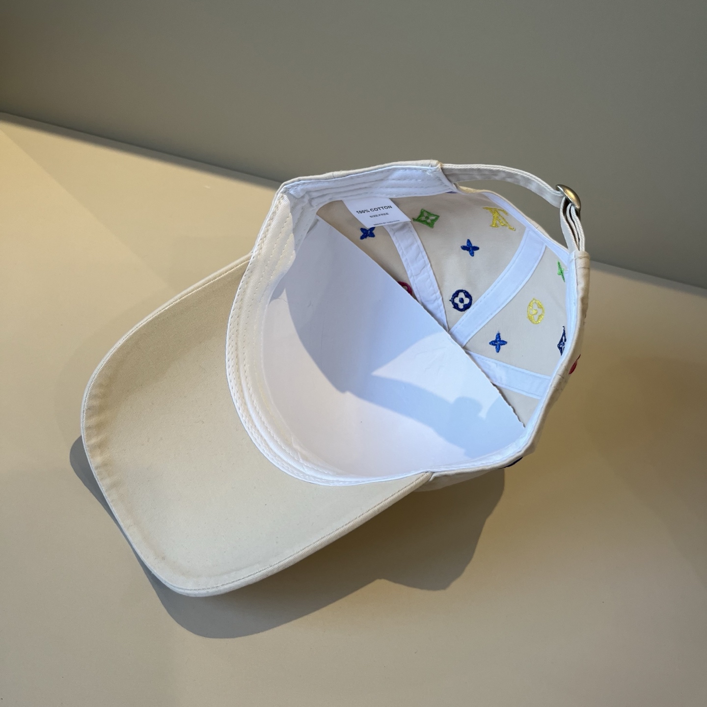 🧢路易威登棒球帽 LouisVuitton😍新款LV棒球帽，重工打造♥️高端大气，百搭款🤗男女通用！跑量