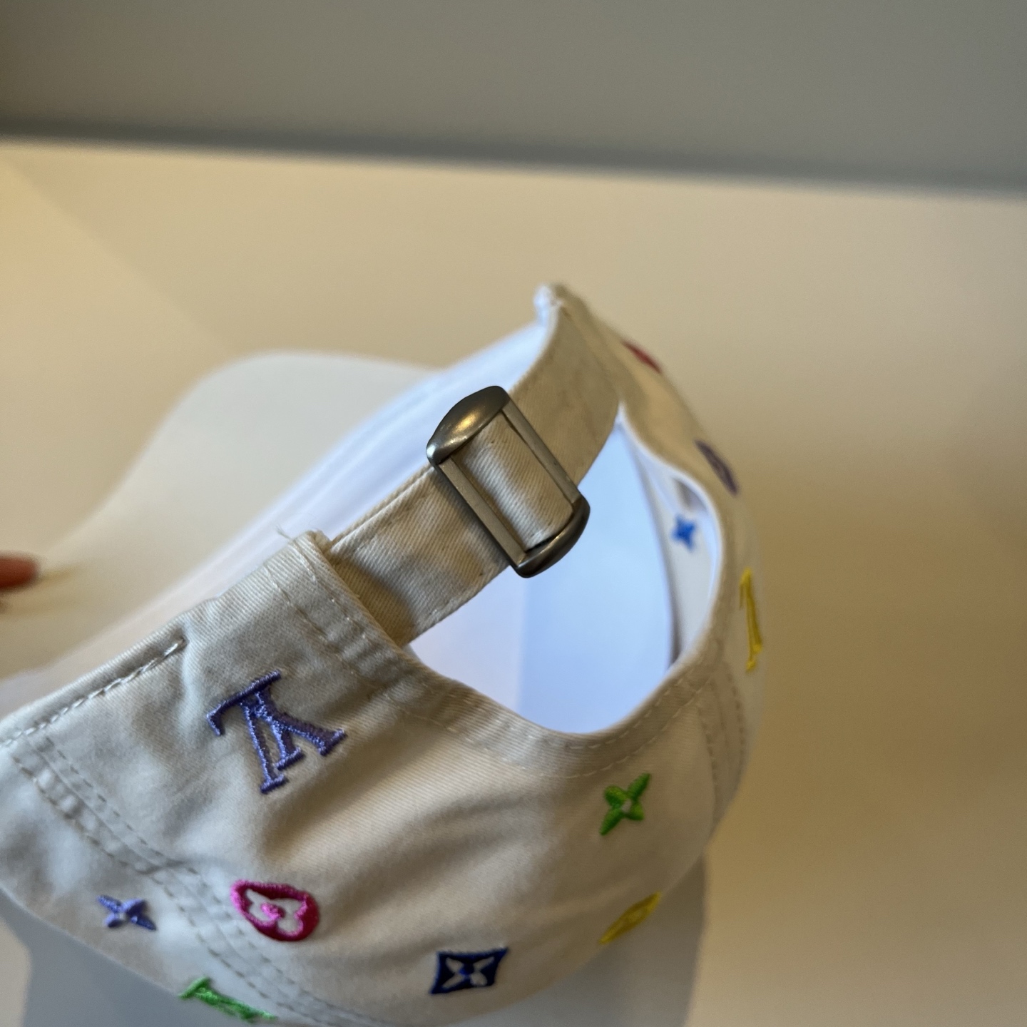 🧢路易威登棒球帽 LouisVuitton😍新款LV棒球帽，重工打造♥️高端大气，百搭款🤗男女通用！跑量