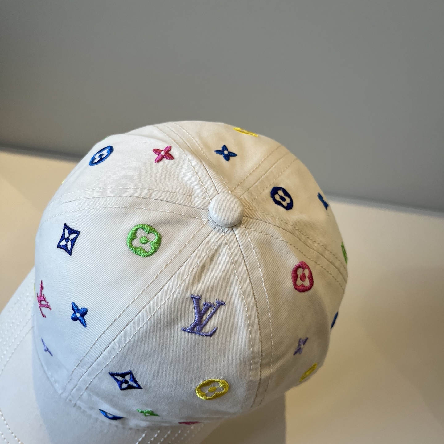 🧢路易威登棒球帽 LouisVuitton😍新款LV棒球帽，重工打造♥️高端大气，百搭款🤗男女通用！跑量