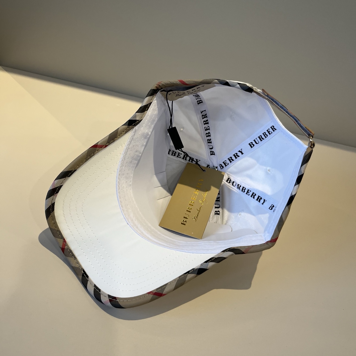  BURBERRY巴宝利早春新款棒球帽，简约尚时风，男女同款！高质品，尊享品质感！