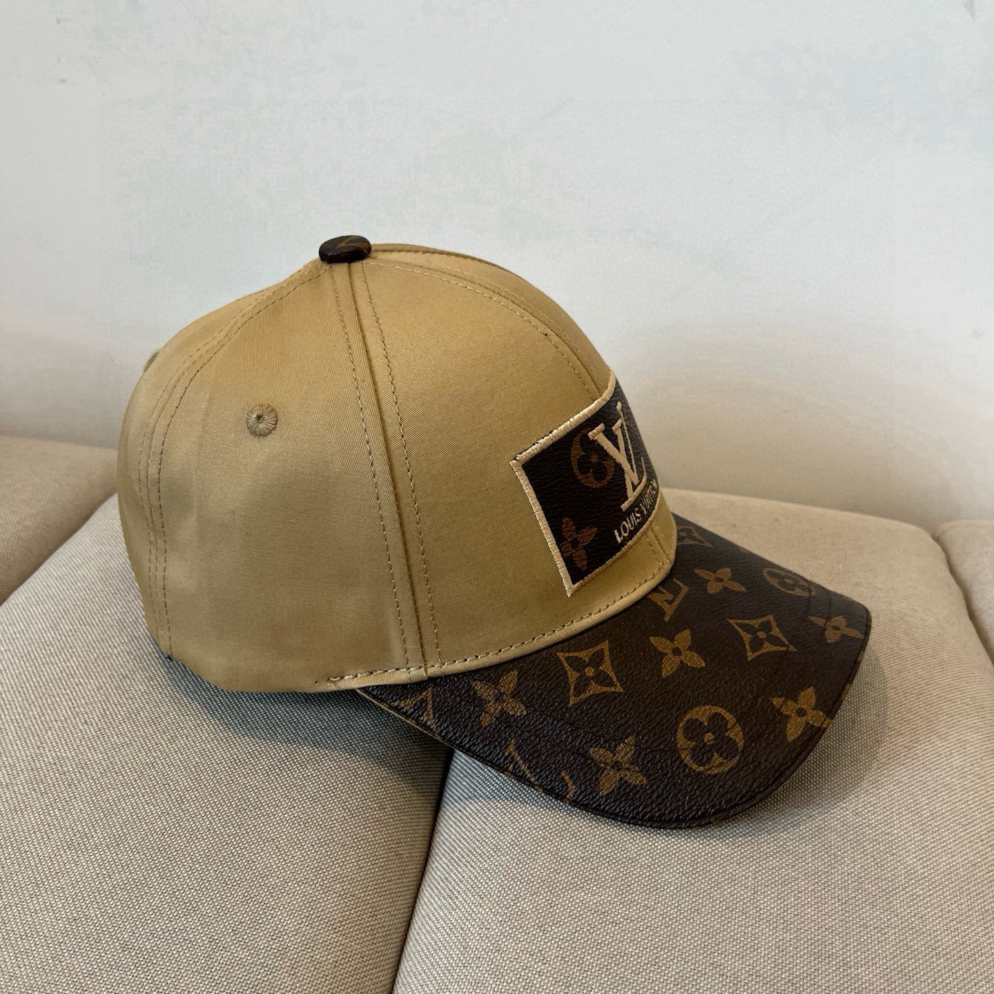 🧢路易威登棒球帽 LouisVuitton😍新款LV棒球帽，重工打造♥️高端大气，百搭款🤗男女通用！跑量