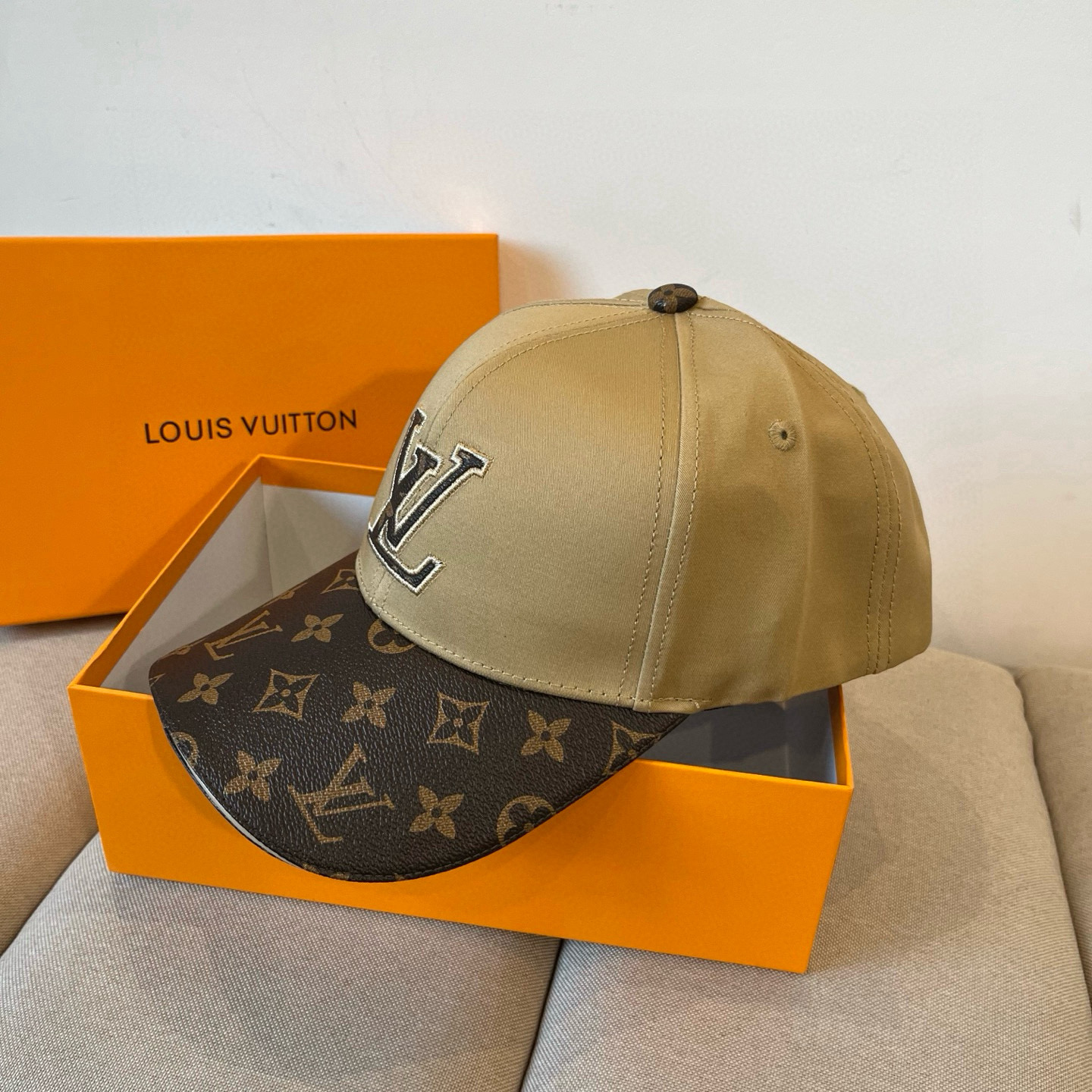 🧢路易威登棒球帽 LouisVuitton😍新款LV棒球帽，重工打造♥️高端大气，百搭款🤗男女通用！跑量
