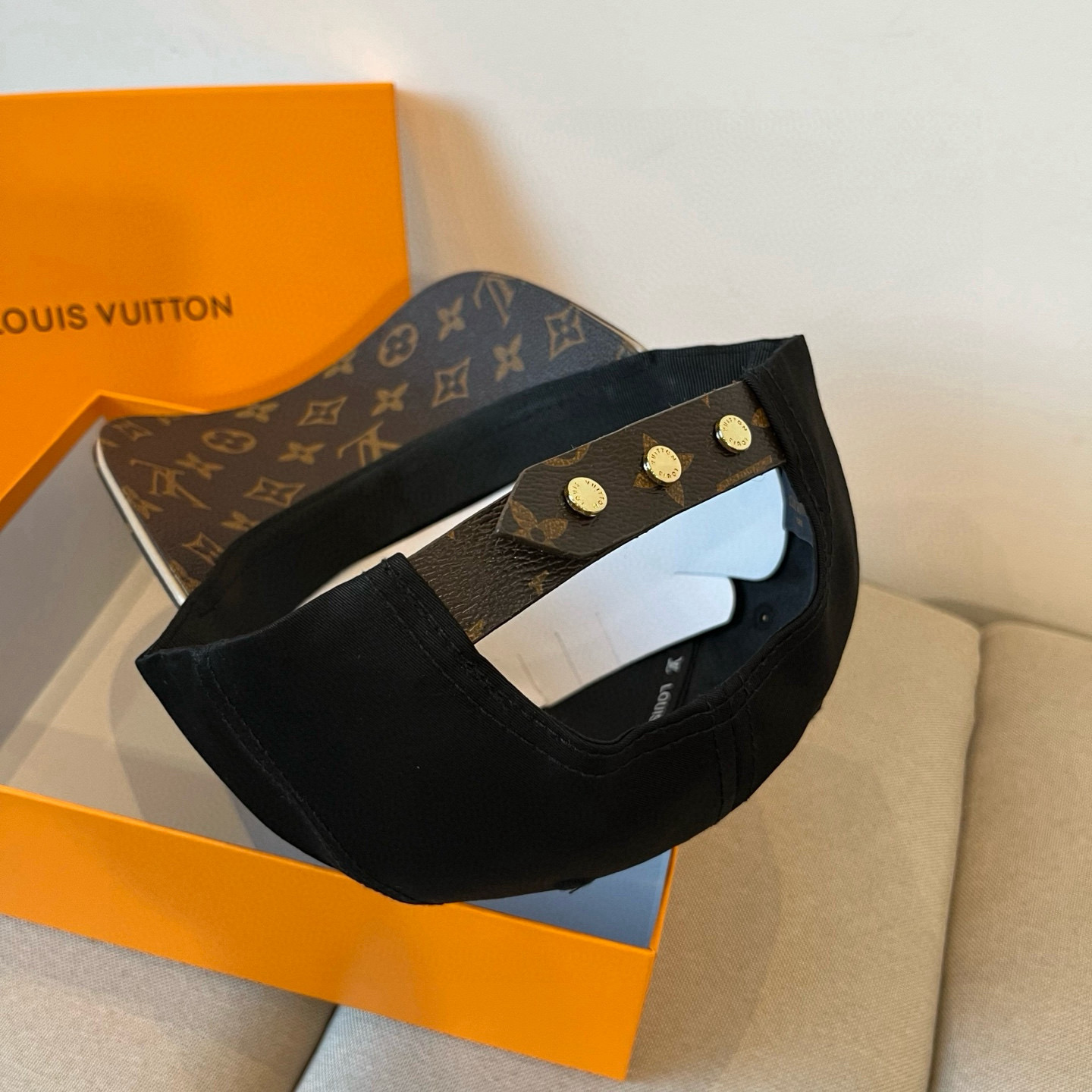 🧢路易威登棒球帽 LouisVuitton😍新款LV棒球帽，重工打造♥️高端大气，百搭款🤗男女通用！跑量