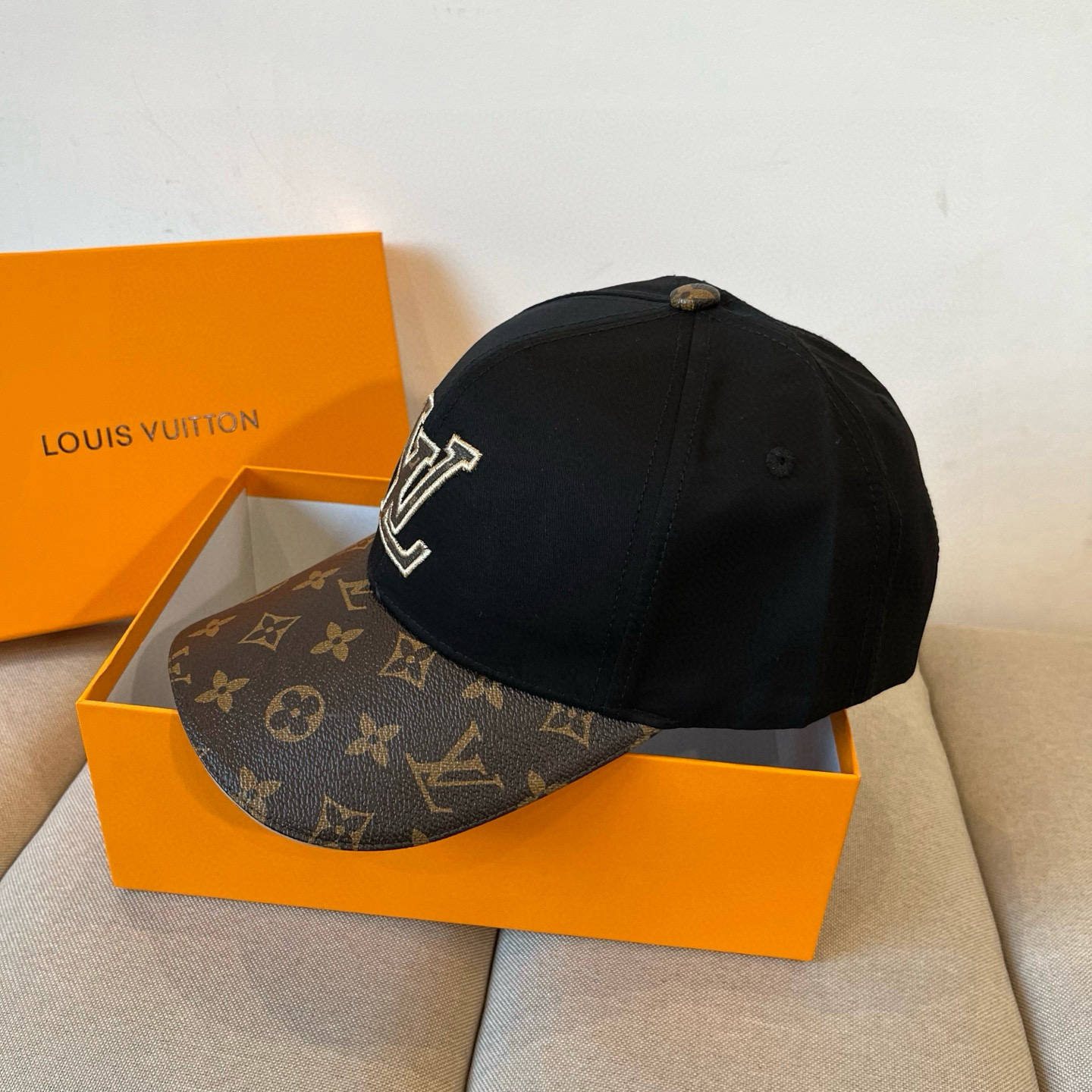 🧢路易威登棒球帽 LouisVuitton😍新款LV棒球帽，重工打造♥️高端大气，百搭款🤗男女通用！跑量