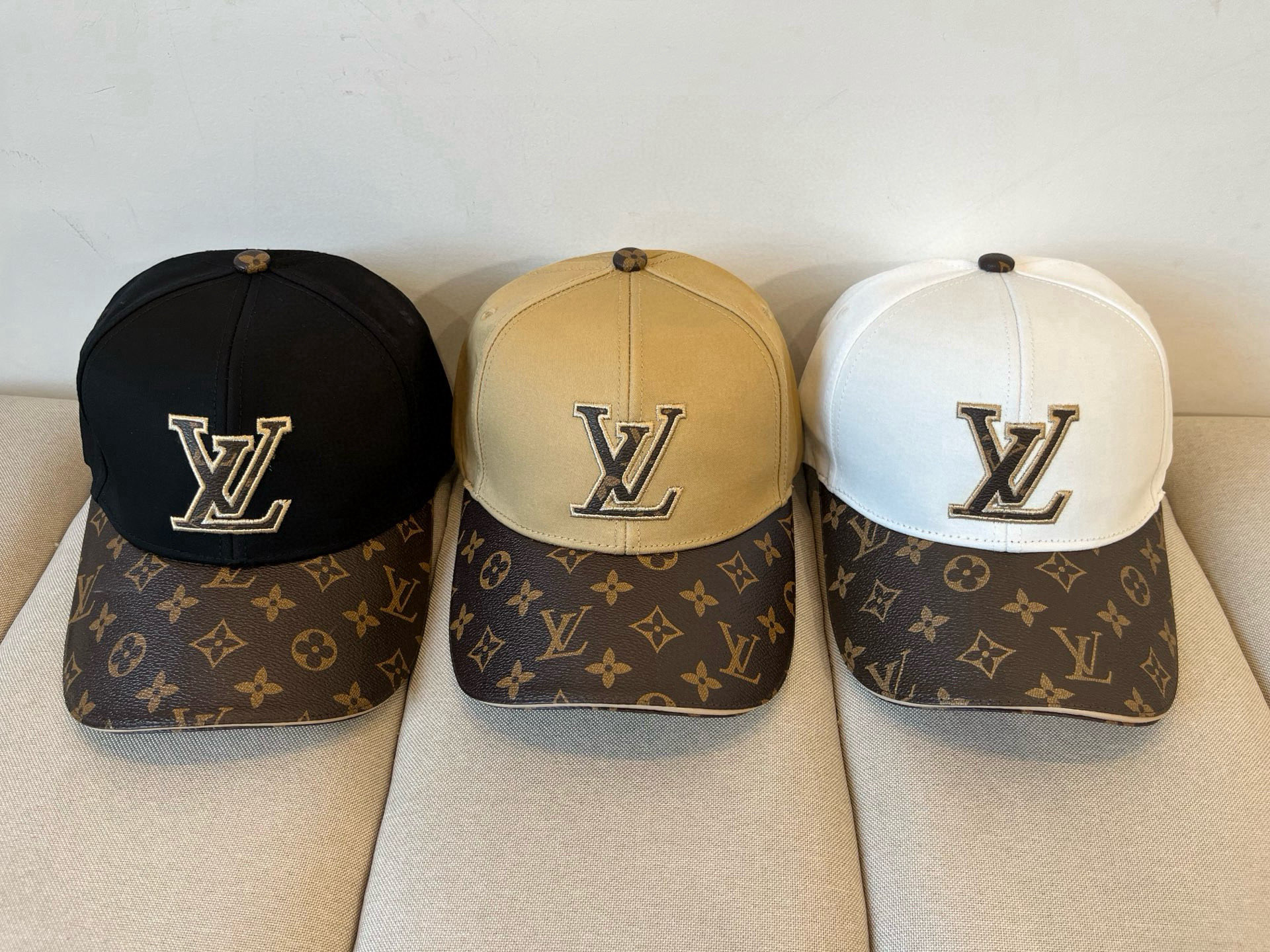 🧢路易威登棒球帽 LouisVuitton😍新款LV棒球帽，重工打造♥️高端大气，百搭款🤗男女通用！跑量