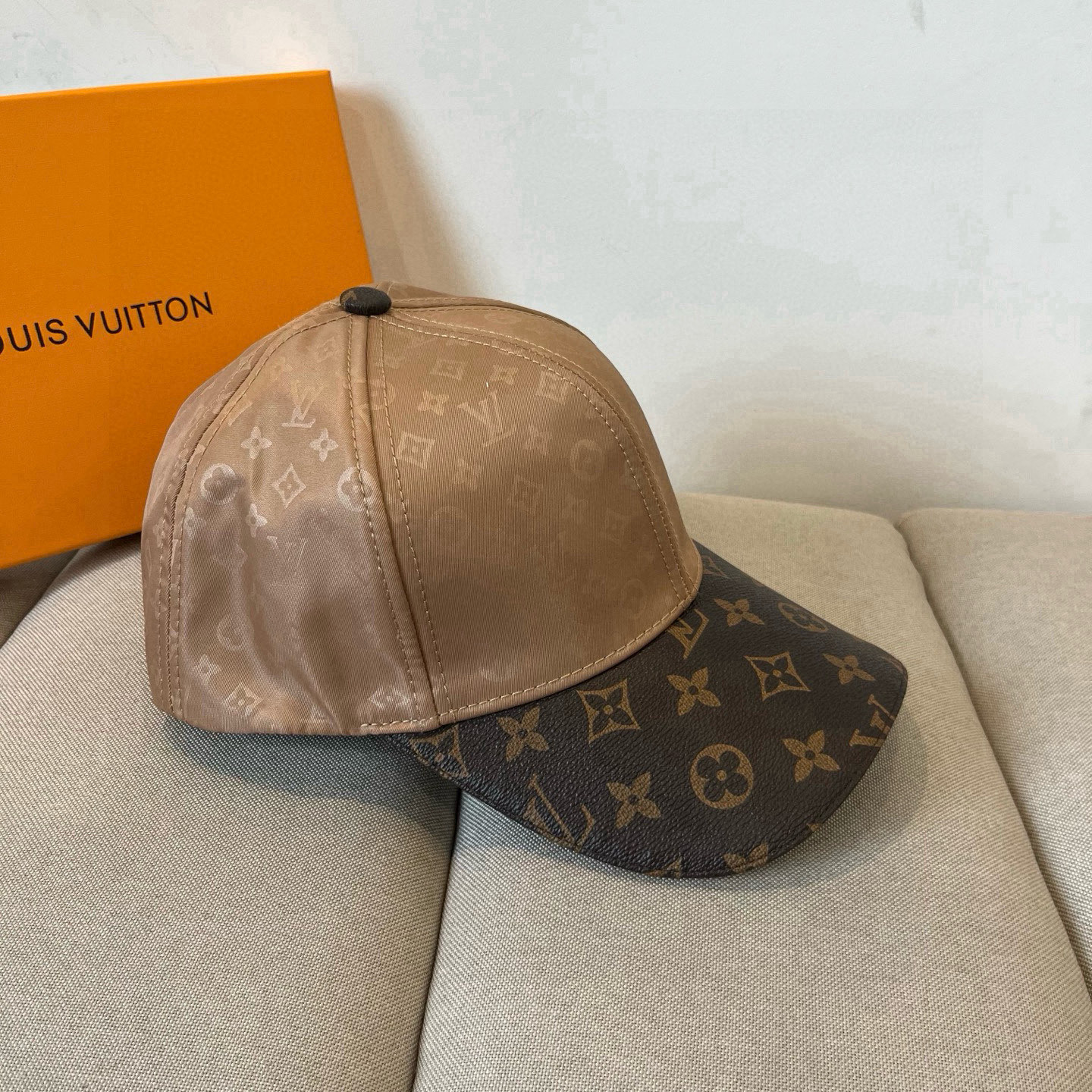 🧢路易威登棒球帽 LouisVuitton😍新款LV棒球帽，重工打造♥️高端大气，百搭款🤗男女通用！跑量