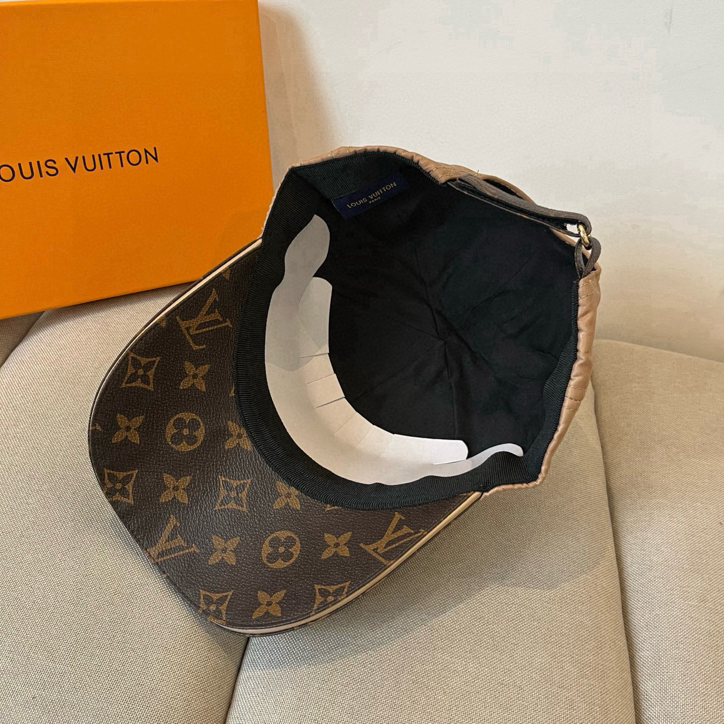 🧢路易威登棒球帽 LouisVuitton😍新款LV棒球帽，重工打造♥️高端大气，百搭款🤗男女通用！跑量