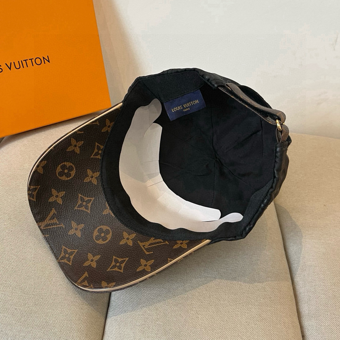 🧢路易威登棒球帽 LouisVuitton😍新款LV棒球帽，重工打造♥️高端大气，百搭款🤗男女通用！跑量