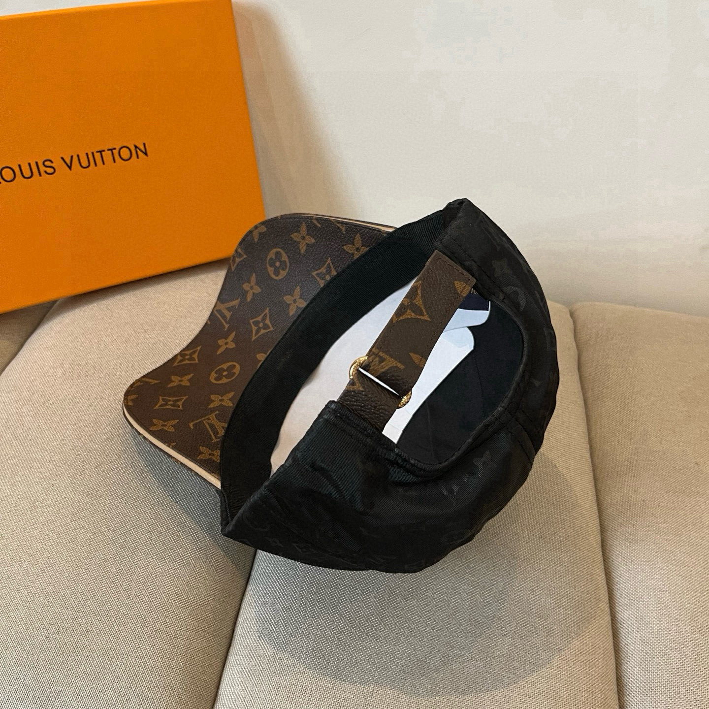 🧢路易威登棒球帽 LouisVuitton😍新款LV棒球帽，重工打造♥️高端大气，百搭款🤗男女通用！跑量