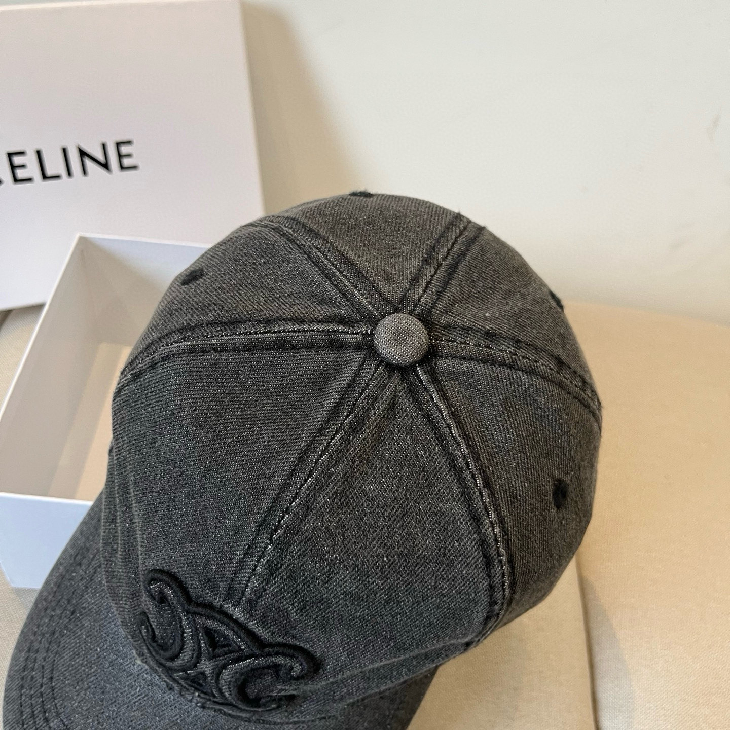 【CELINE赛琳】新款经典休闲潮流款 棒球帽🧢日韩风格，随便搭配都超好看！出门旅游，绝对要入手的一款