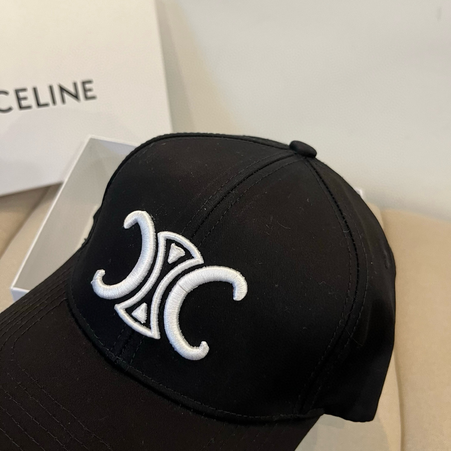 【CELINE赛琳】新款经典休闲潮流款 棒球帽🧢日韩风格，随便搭配都超好看！出门旅游，绝对要入手的一款