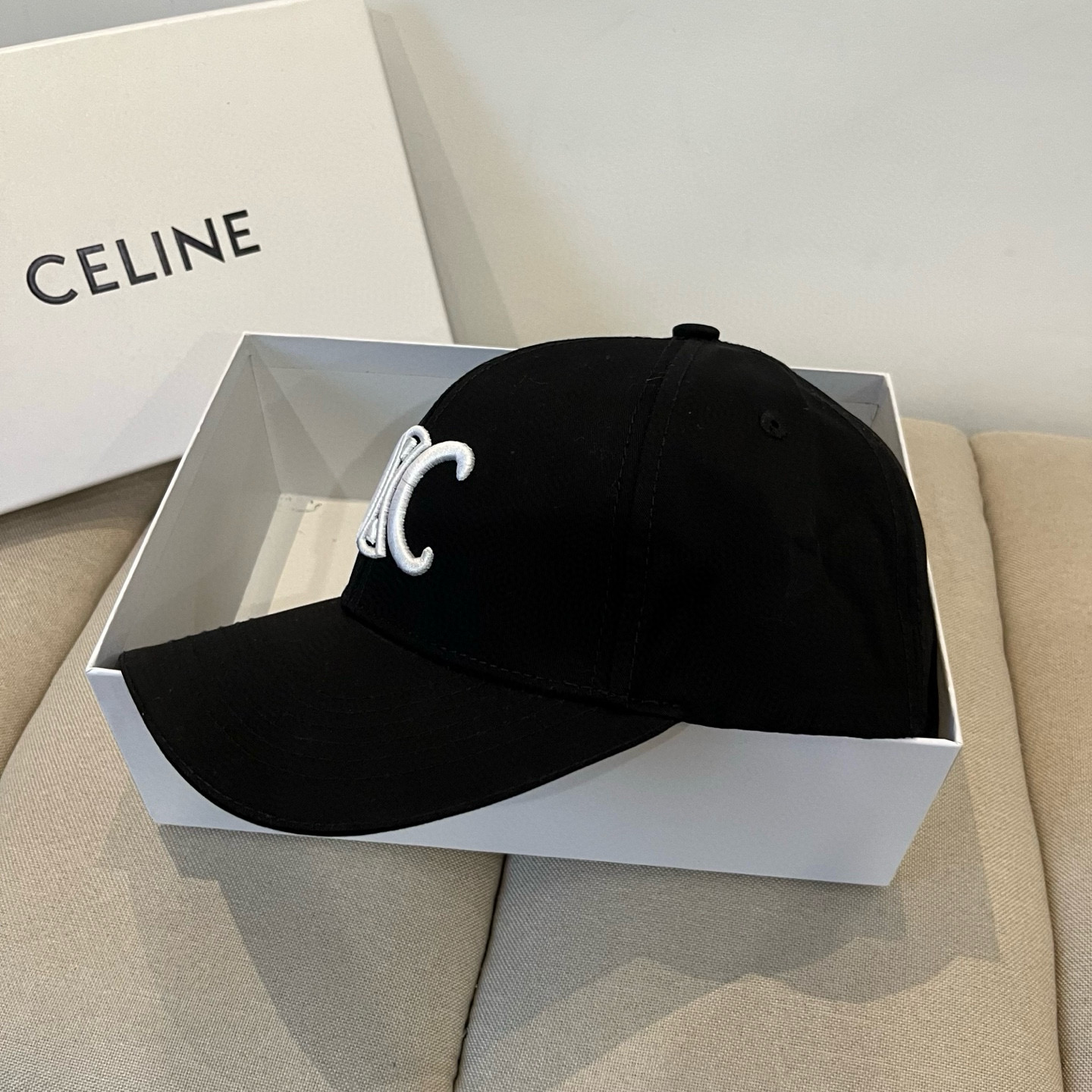 【CELINE赛琳】新款经典休闲潮流款 棒球帽🧢日韩风格，随便搭配都超好看！出门旅游，绝对要入手的一款