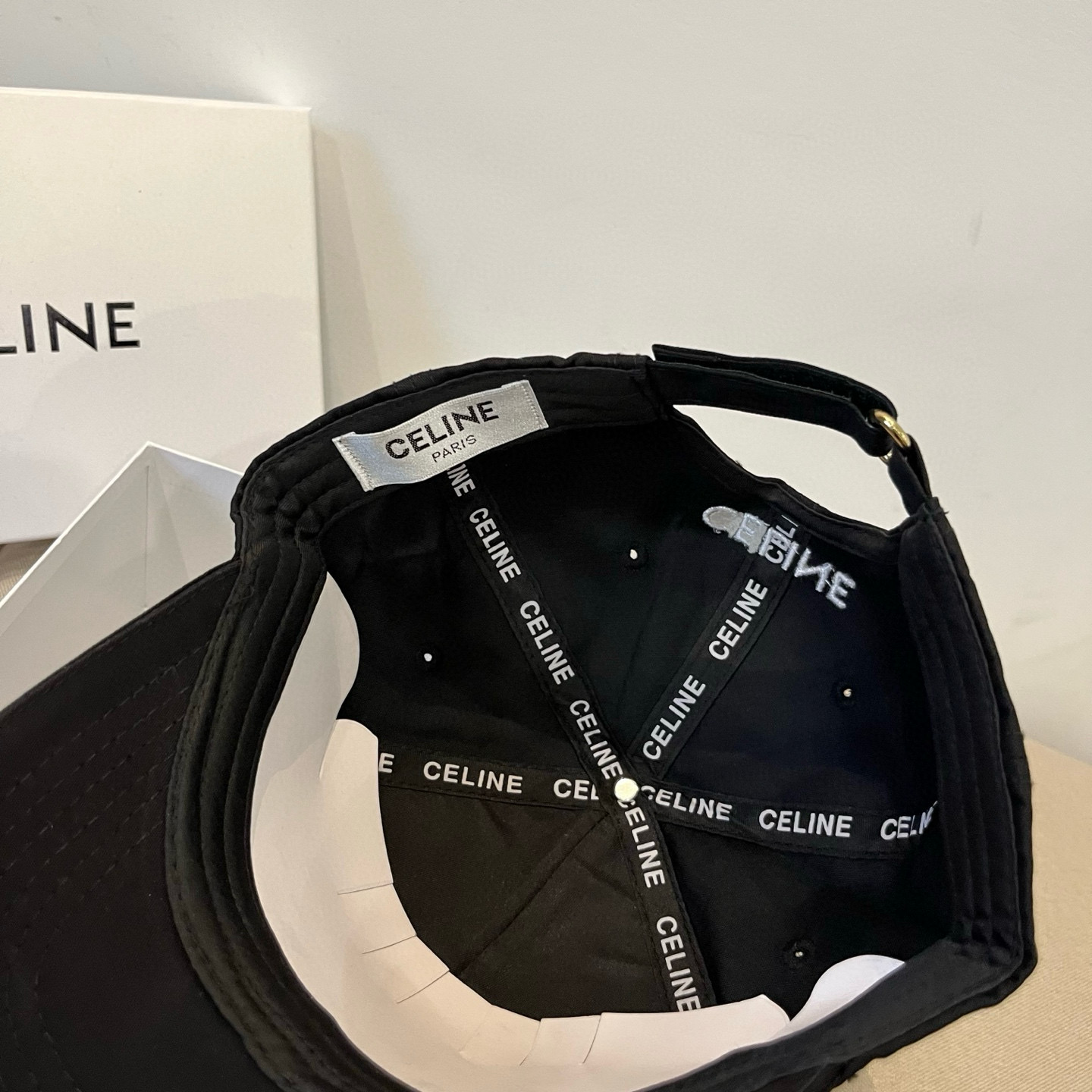 【CELINE赛琳】新款经典休闲潮流款 棒球帽🧢日韩风格，随便搭配都超好看！出门旅游，绝对要入手的一款