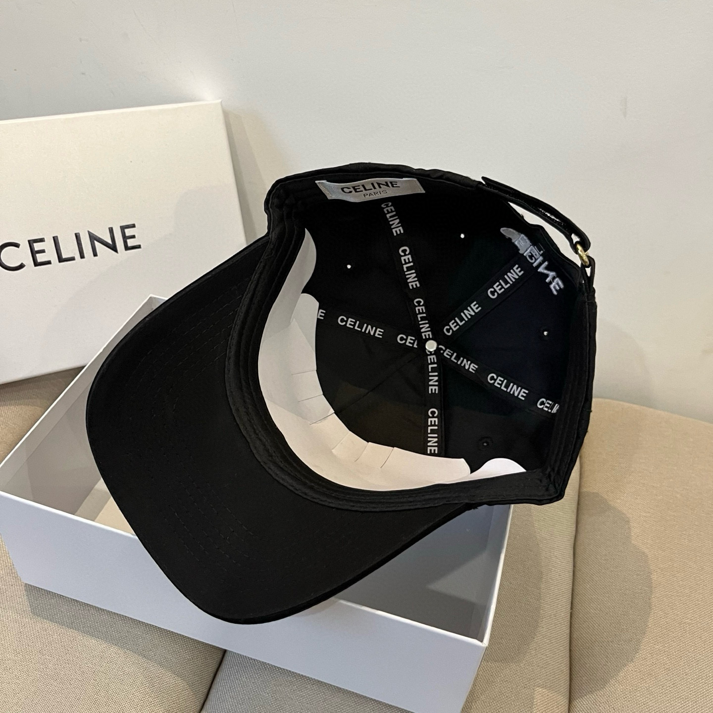 【CELINE赛琳】新款经典休闲潮流款 棒球帽🧢日韩风格，随便搭配都超好看！出门旅游，绝对要入手的一款