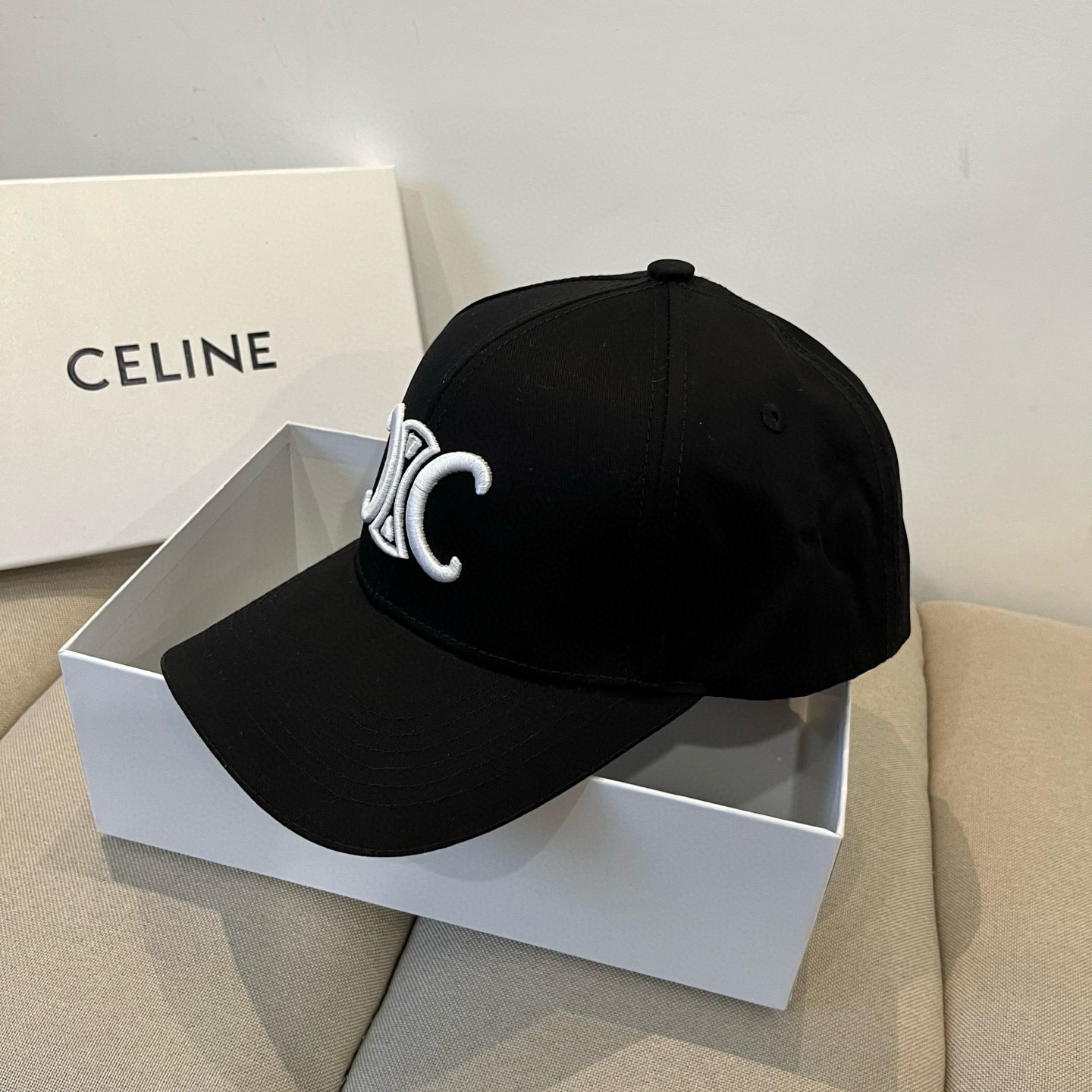 【CELINE赛琳】新款经典休闲潮流款 棒球帽🧢日韩风格，随便搭配都超好看！出门旅游，绝对要入手的一款