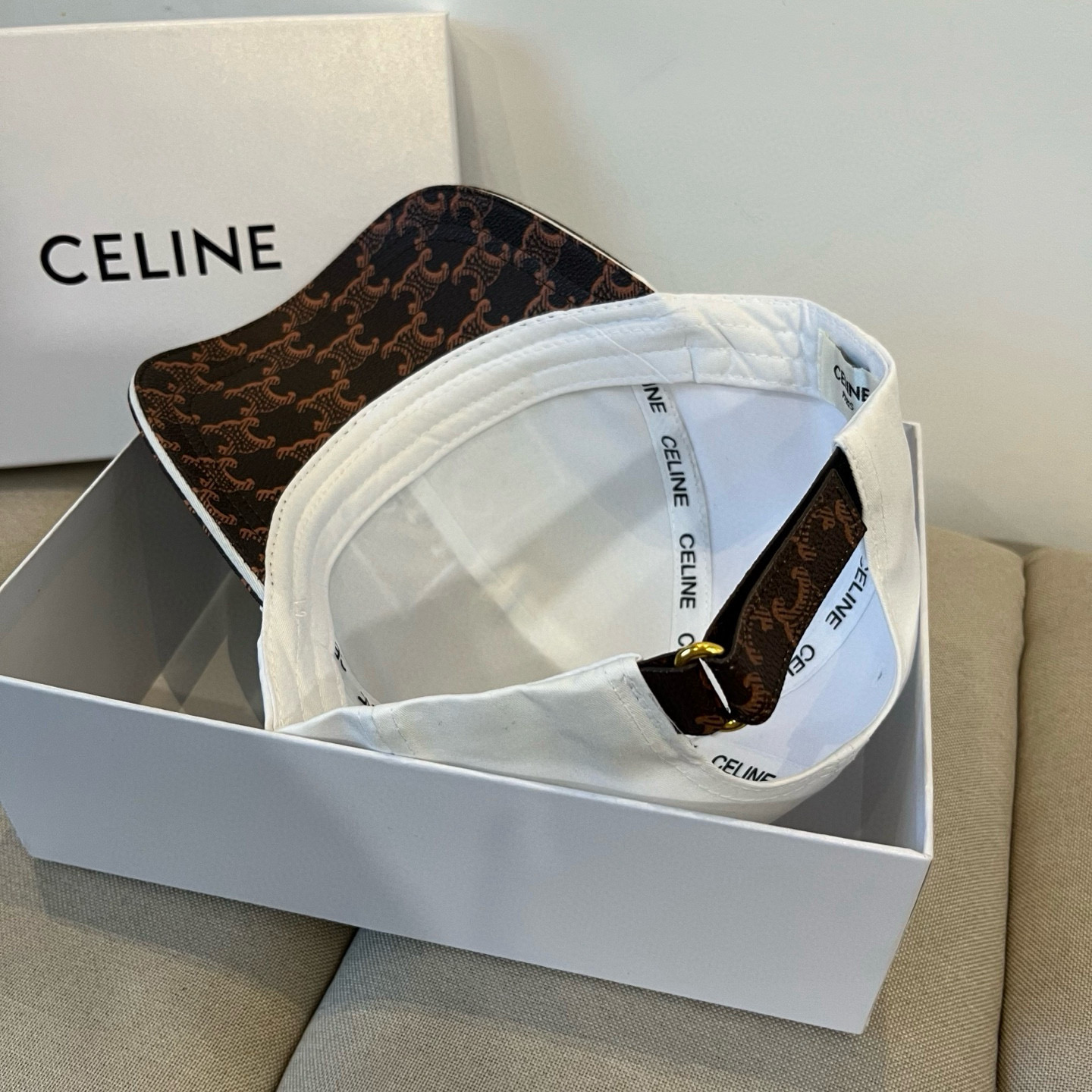 【CELINE赛琳】新款经典休闲潮流款 棒球帽🧢日韩风格，随便搭配都超好看！出门旅游，绝对要入手的一款