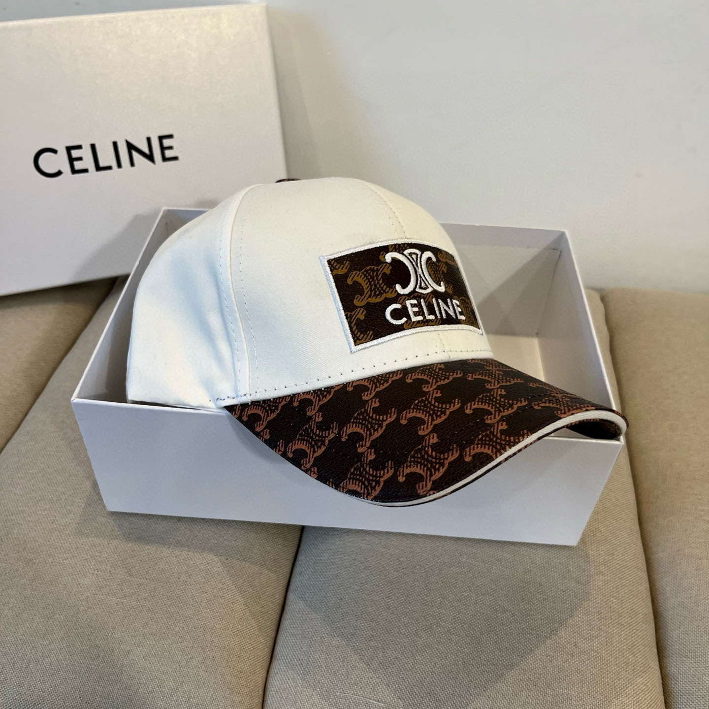 【CELINE赛琳】新款经典休闲潮流款 棒球帽🧢日韩风格，随便搭配都超好看！出门旅游，绝对要入手的一款