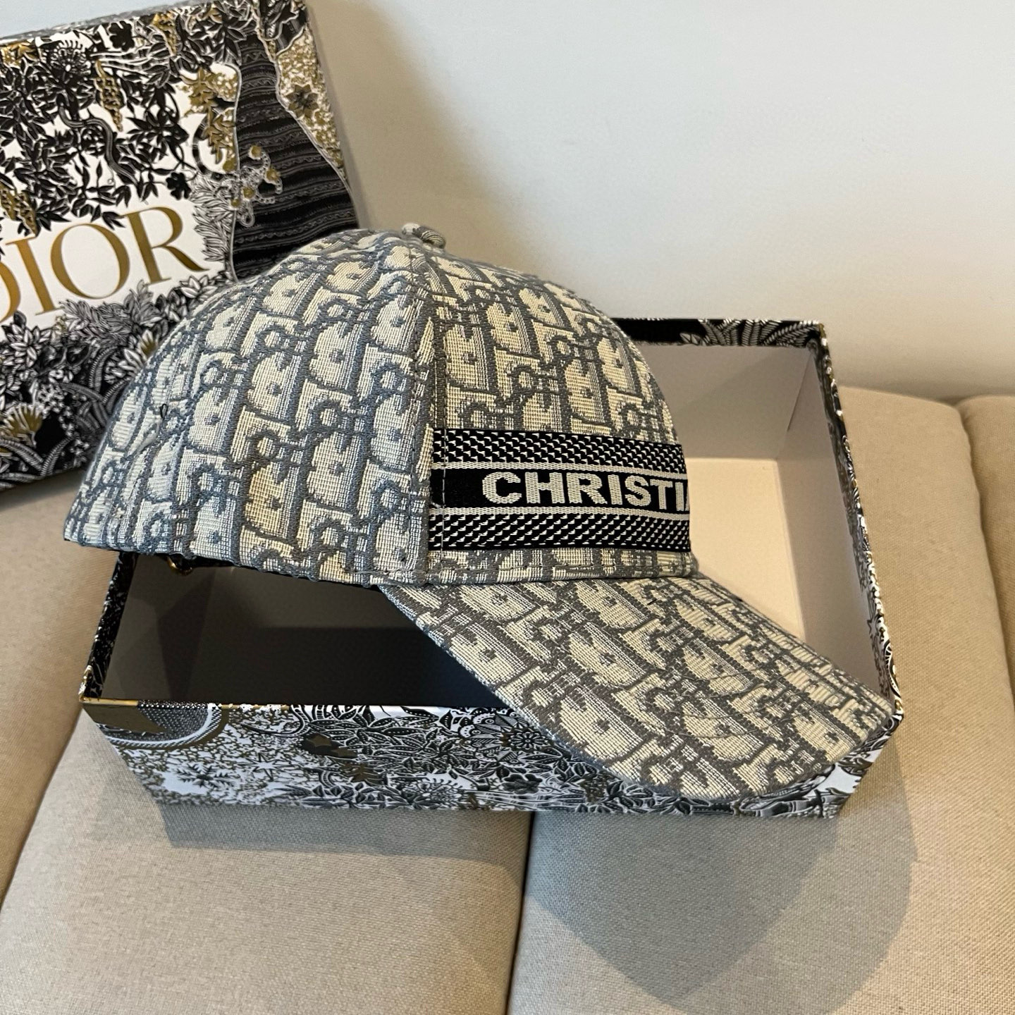 【DIOR迪奥】新款走量简约棒球帽🧢，新款出货，大牌款超好搭配，赶紧入手！