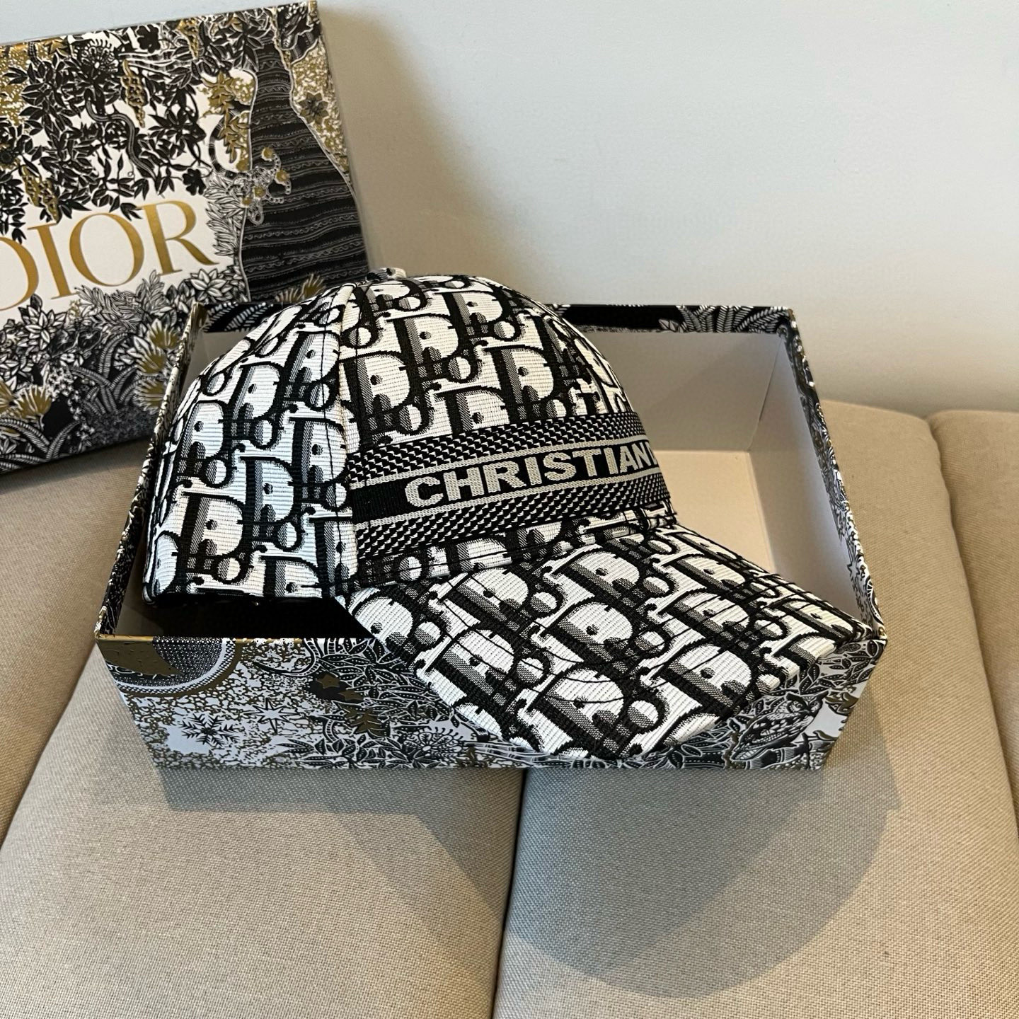 【DIOR迪奥】新款走量简约棒球帽🧢，新款出货，大牌款超好搭配，赶紧入手！