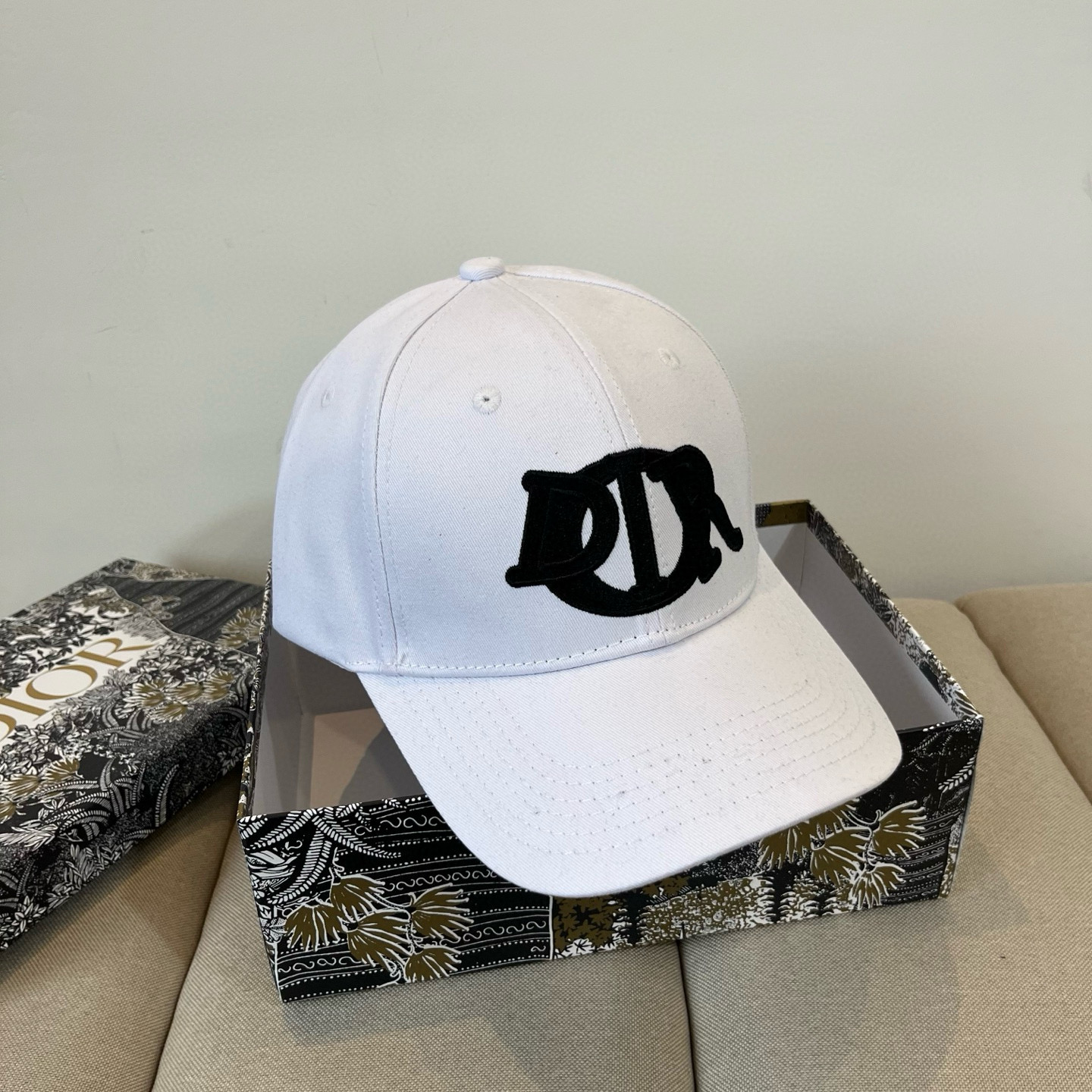 【DIOR迪奥】新款走量简约棒球帽🧢，新款出货，大牌款超好搭配，赶紧入手！