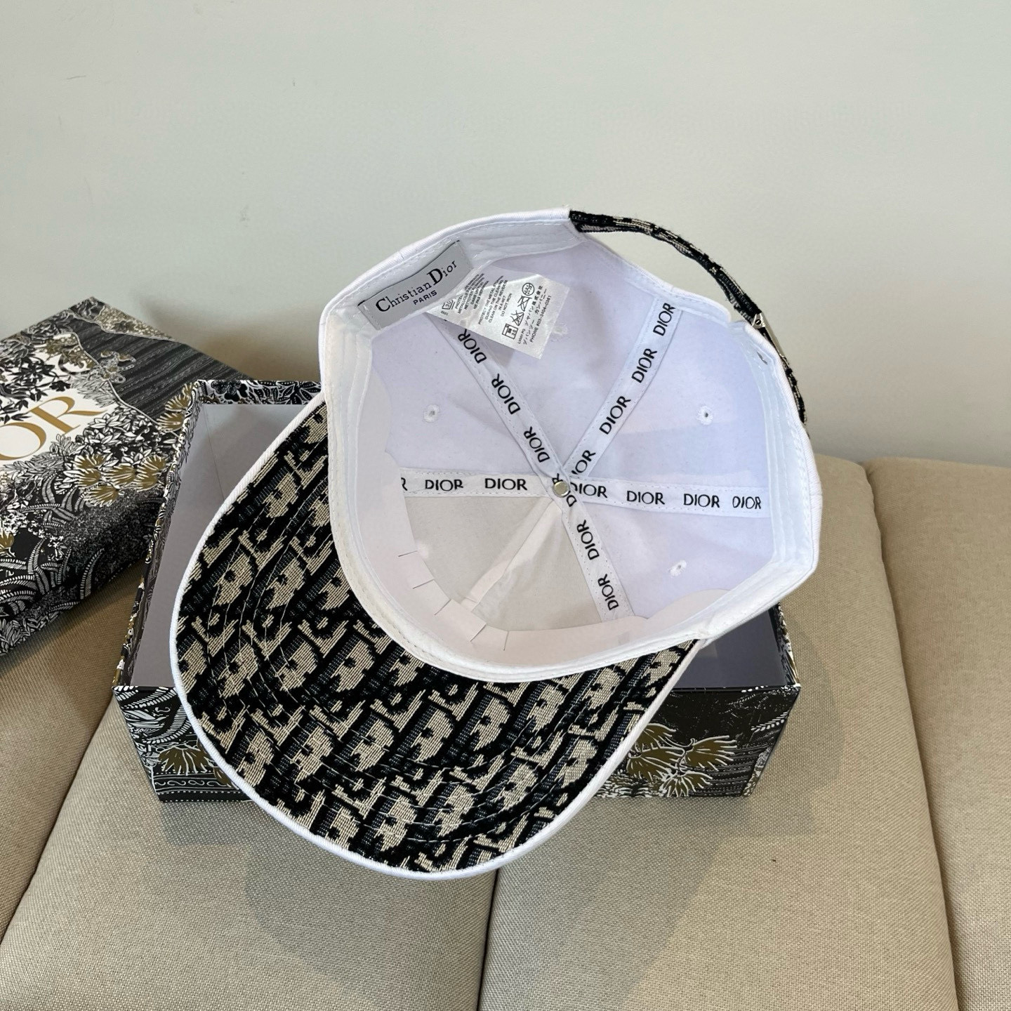 【DIOR迪奥】新款走量简约棒球帽🧢，新款出货，大牌款超好搭配，赶紧入手！