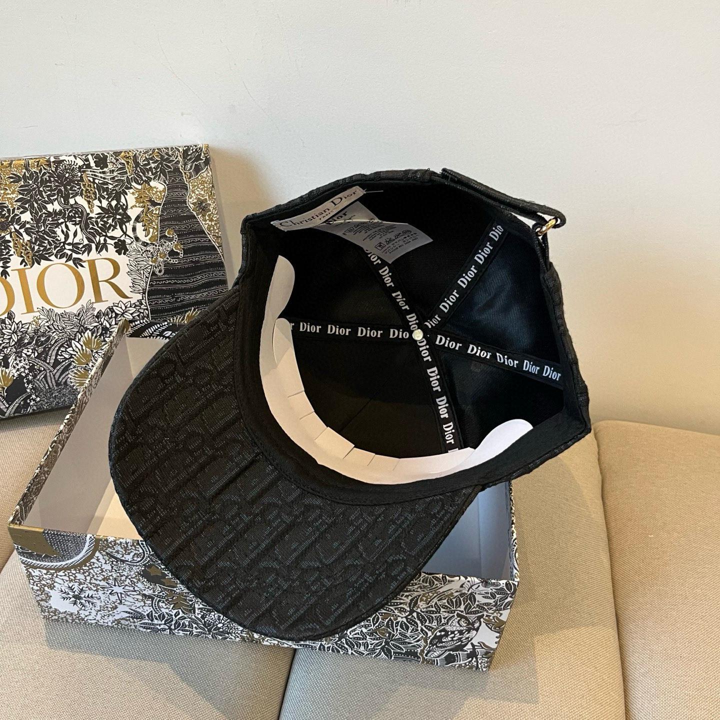 【DIOR迪奥】新款走量简约棒球帽🧢，新款出货，大牌款超好搭配，赶紧入手！