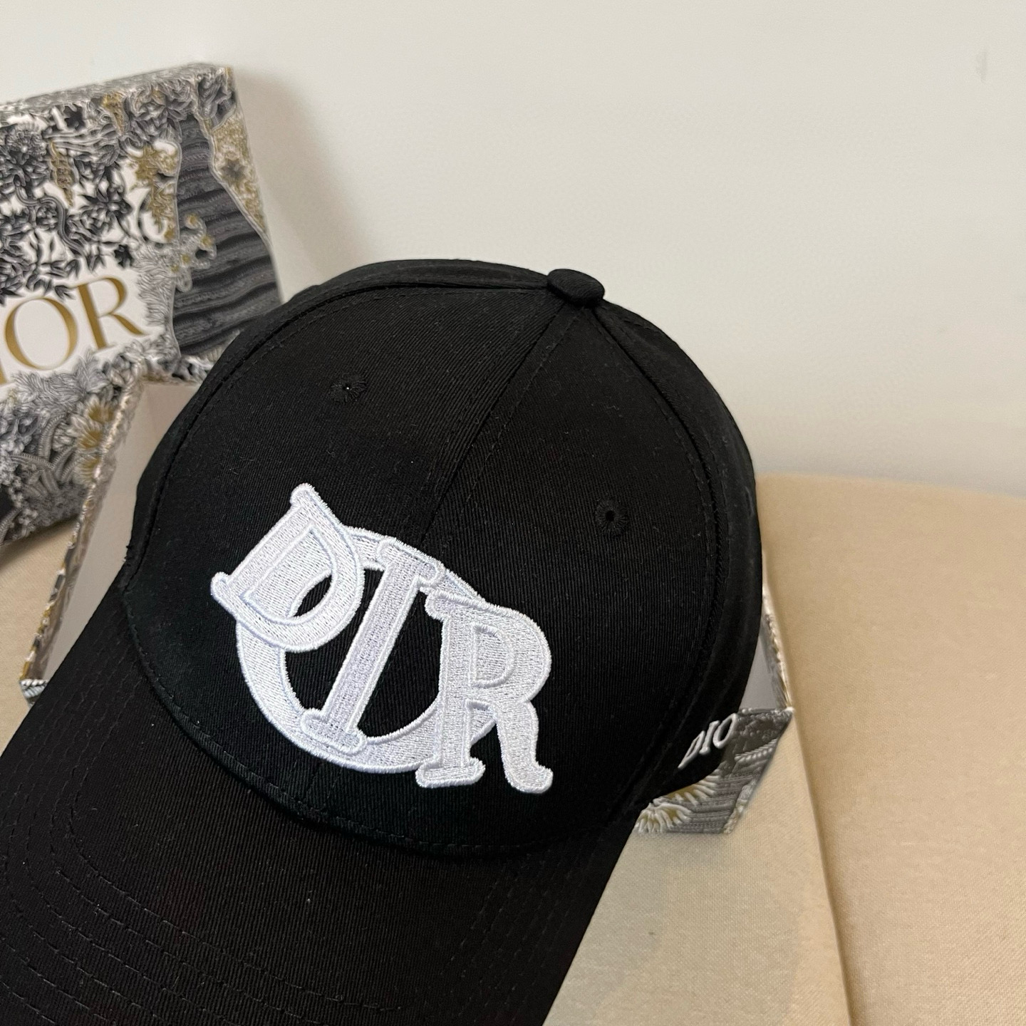 【DIOR迪奥】新款走量简约棒球帽🧢，新款出货，大牌款超好搭配，赶紧入手！