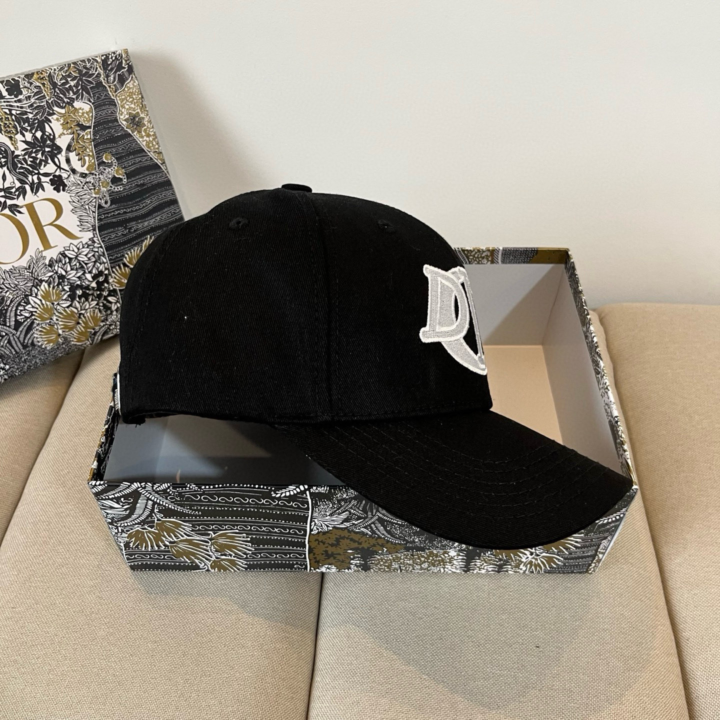 【DIOR迪奥】新款走量简约棒球帽🧢，新款出货，大牌款超好搭配，赶紧入手！