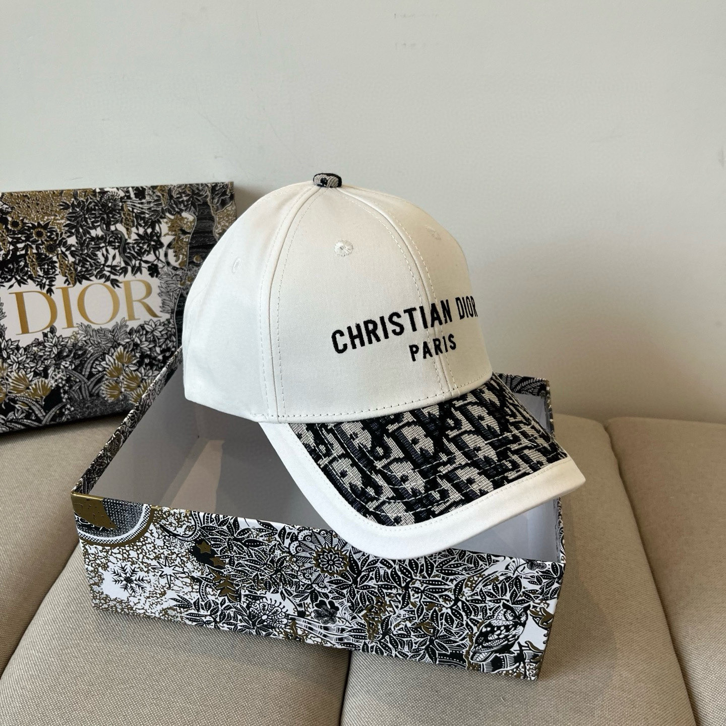 【DIOR迪奥】新款走量简约棒球帽🧢，新款出货，大牌款超好搭配，赶紧入手！