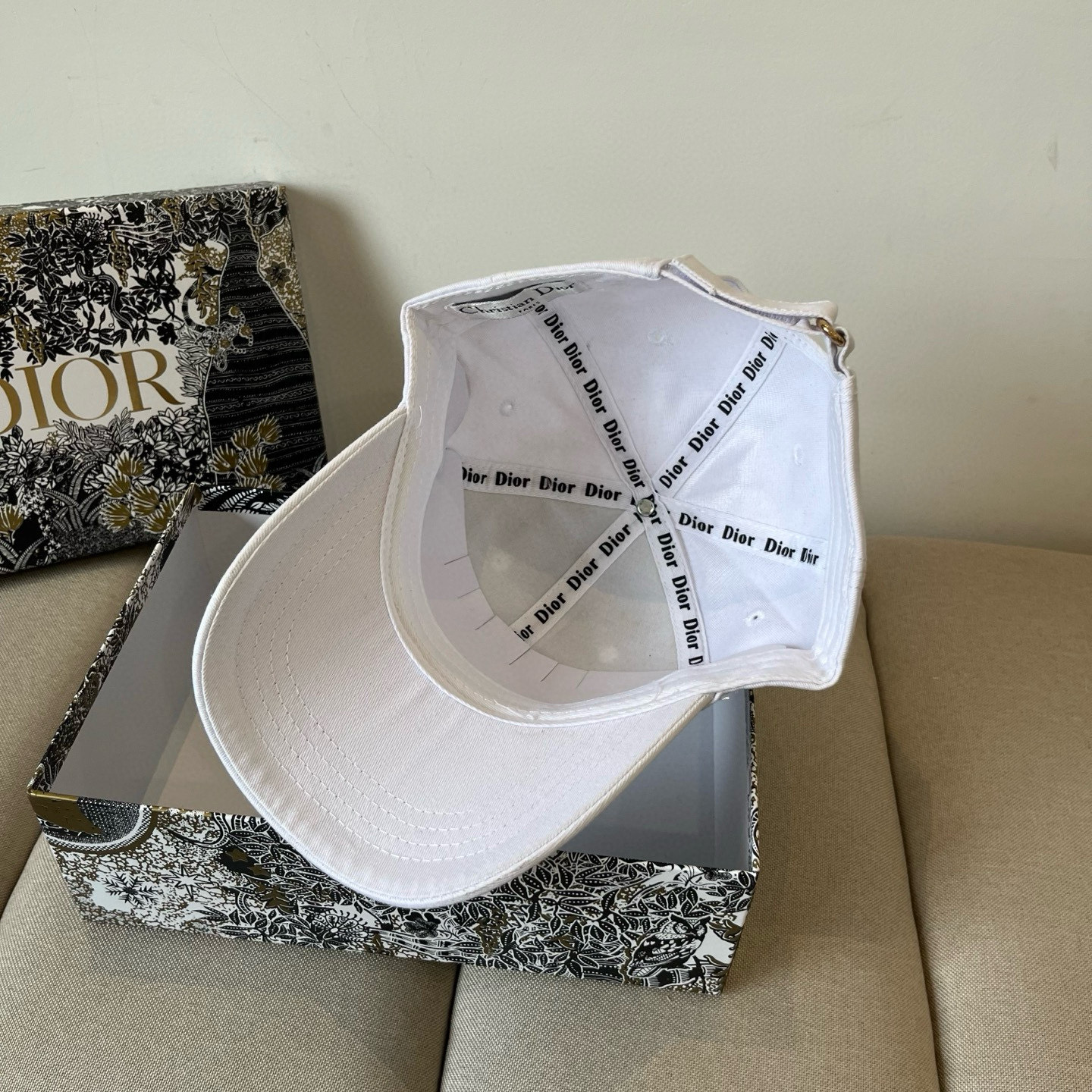 【DIOR迪奥】新款走量简约棒球帽🧢，新款出货，大牌款超好搭配，赶紧入手！