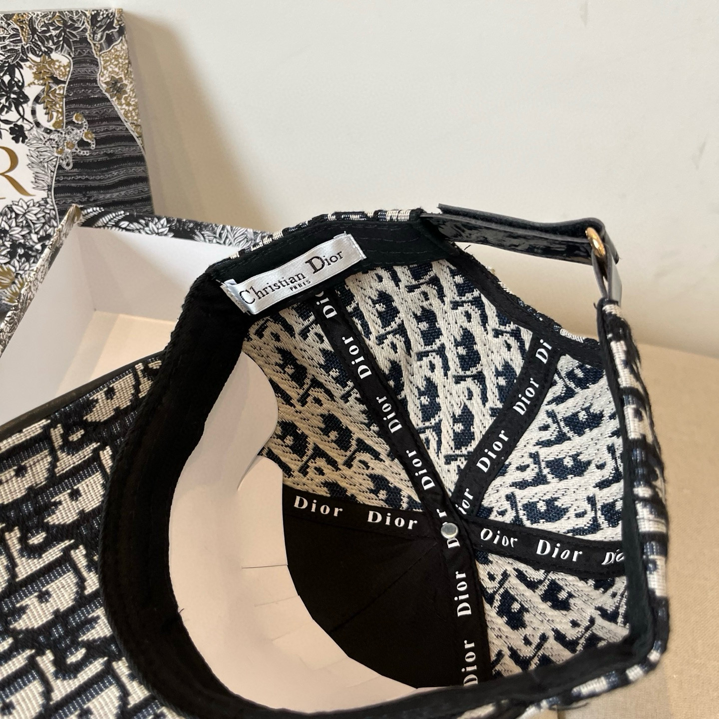 【DIOR迪奥】新款走量简约棒球帽🧢，新款出货，大牌款超好搭配，赶紧入手！