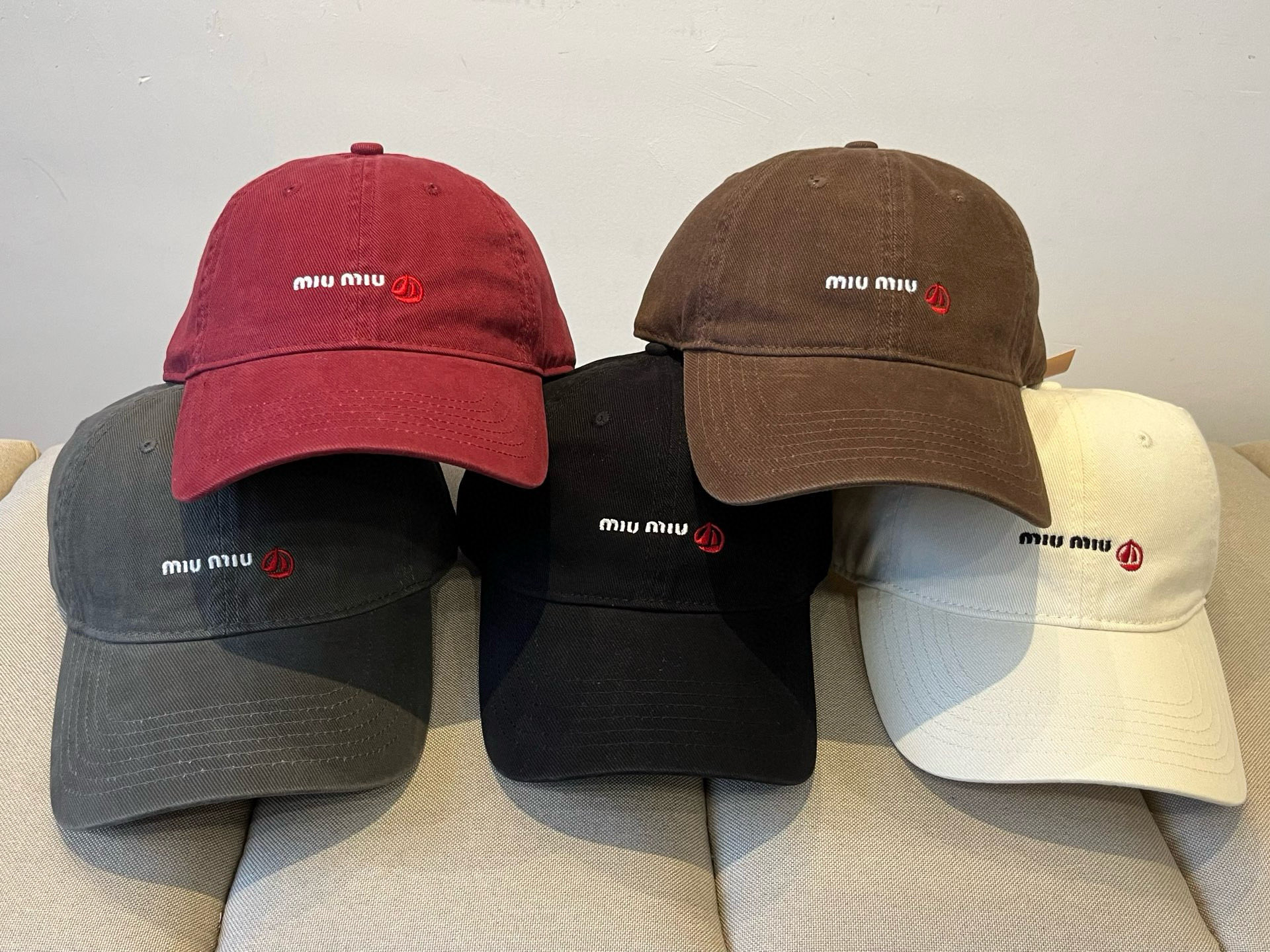  谬谬miumiu 原单春夏新款棒球帽，正品开模订制，原版做工细致质量超赞！