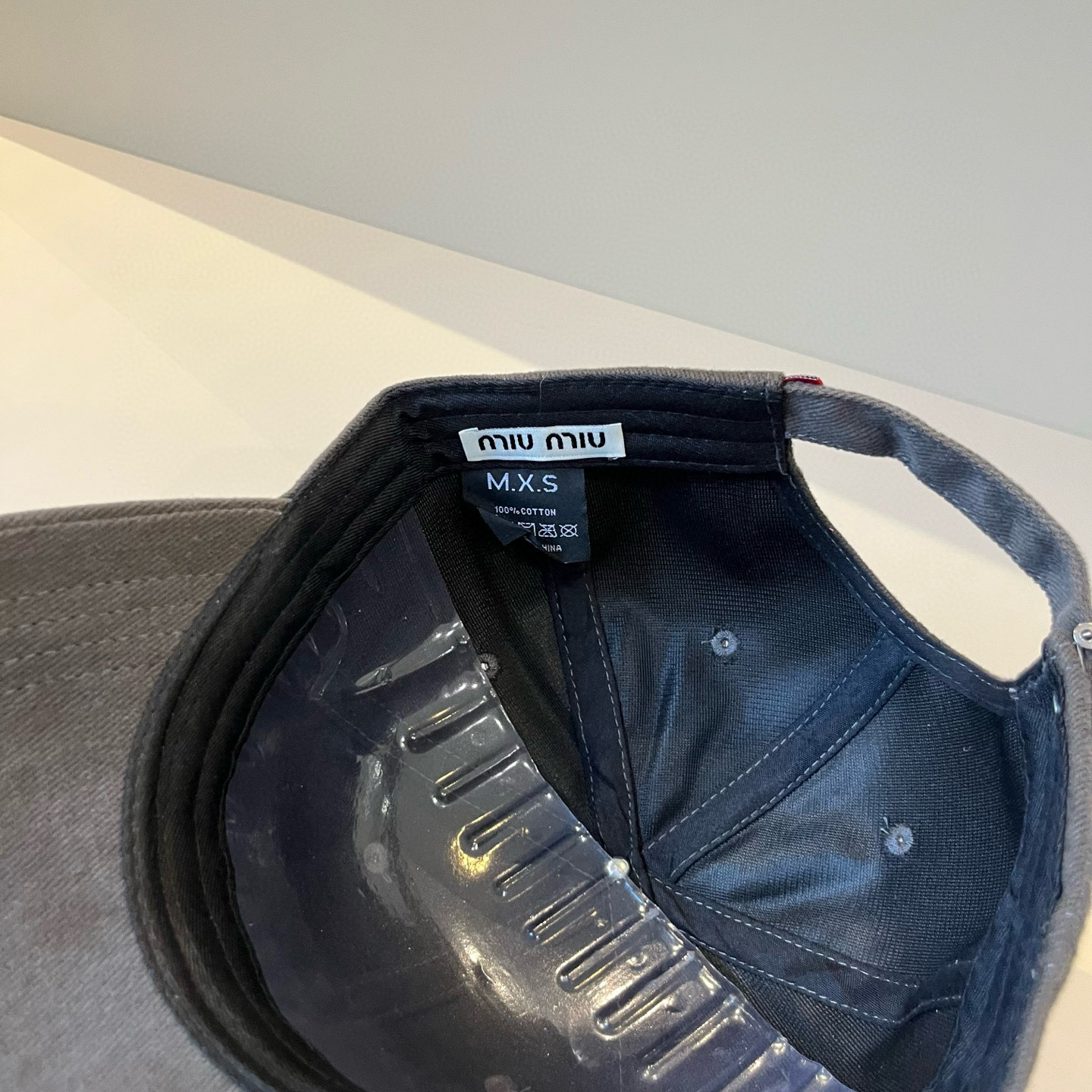  谬谬miumiu 原单春夏新款棒球帽，正品开模订制，原版做工细致质量超赞！