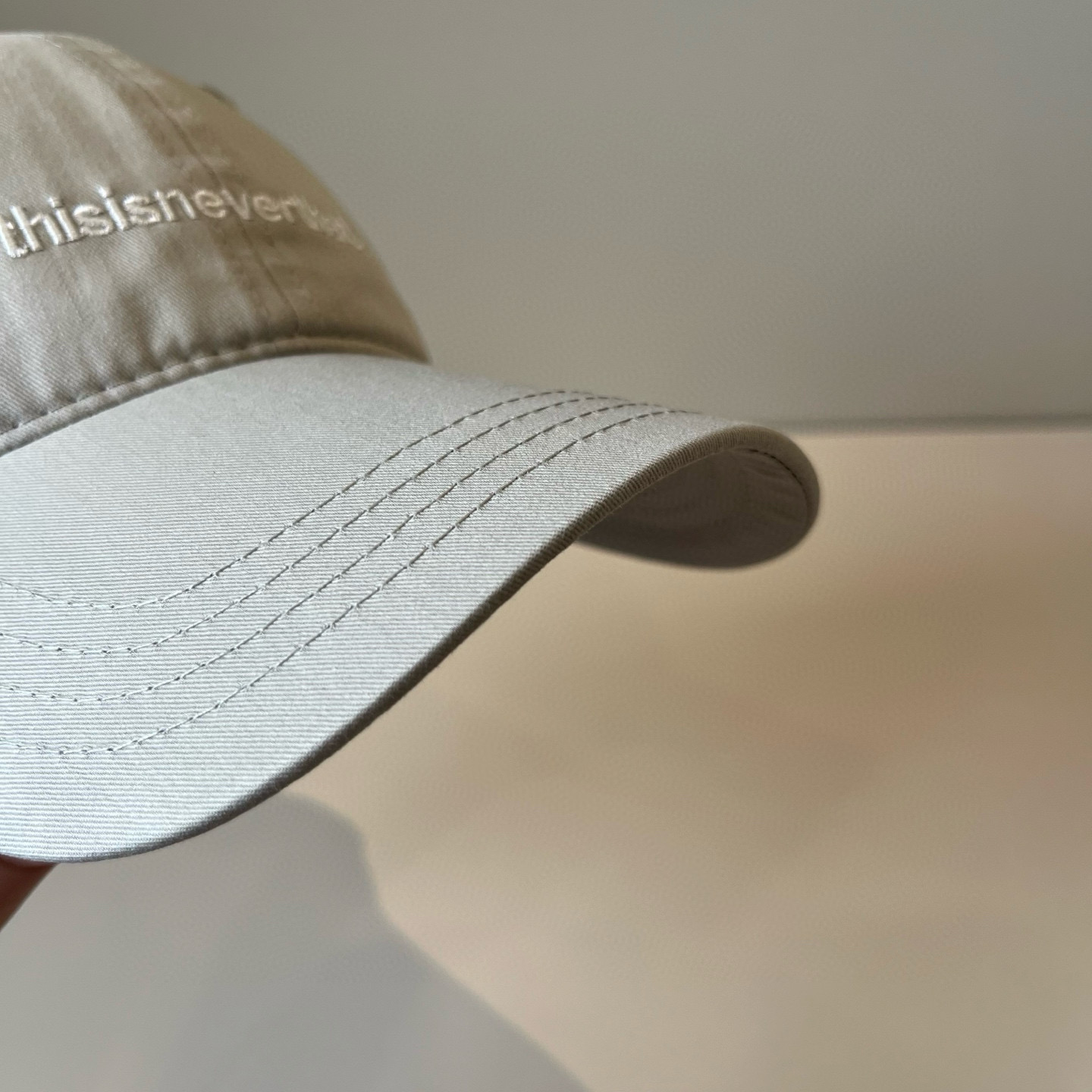 
潮牌🧢官网新品，棒球帽，原单品质火爆来袭 。🎩 工艺非常精美 高档大气上档次！低调奢华，方便携带！跑量