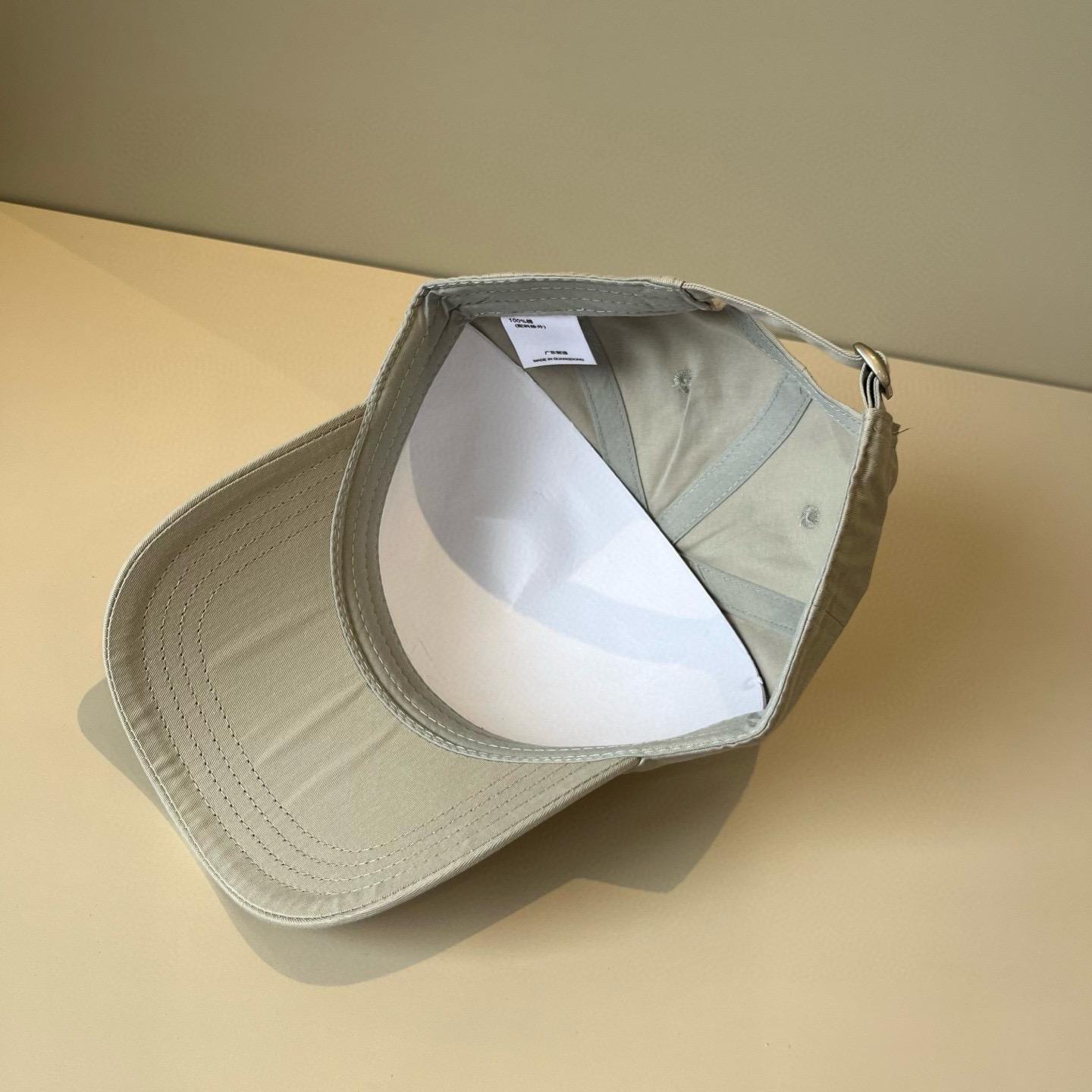 
潮牌🧢官网新品，棒球帽，原单品质火爆来袭 。🎩 工艺非常精美 高档大气上档次！低调奢华，方便携带！跑量