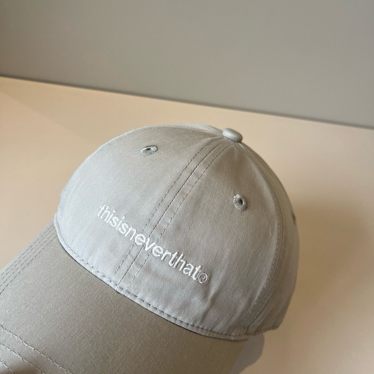 
潮牌🧢官网新品，棒球帽，原单品质火爆来袭 。🎩 工艺非常精美 高档大气上档次！低调奢华，方便携带！跑量