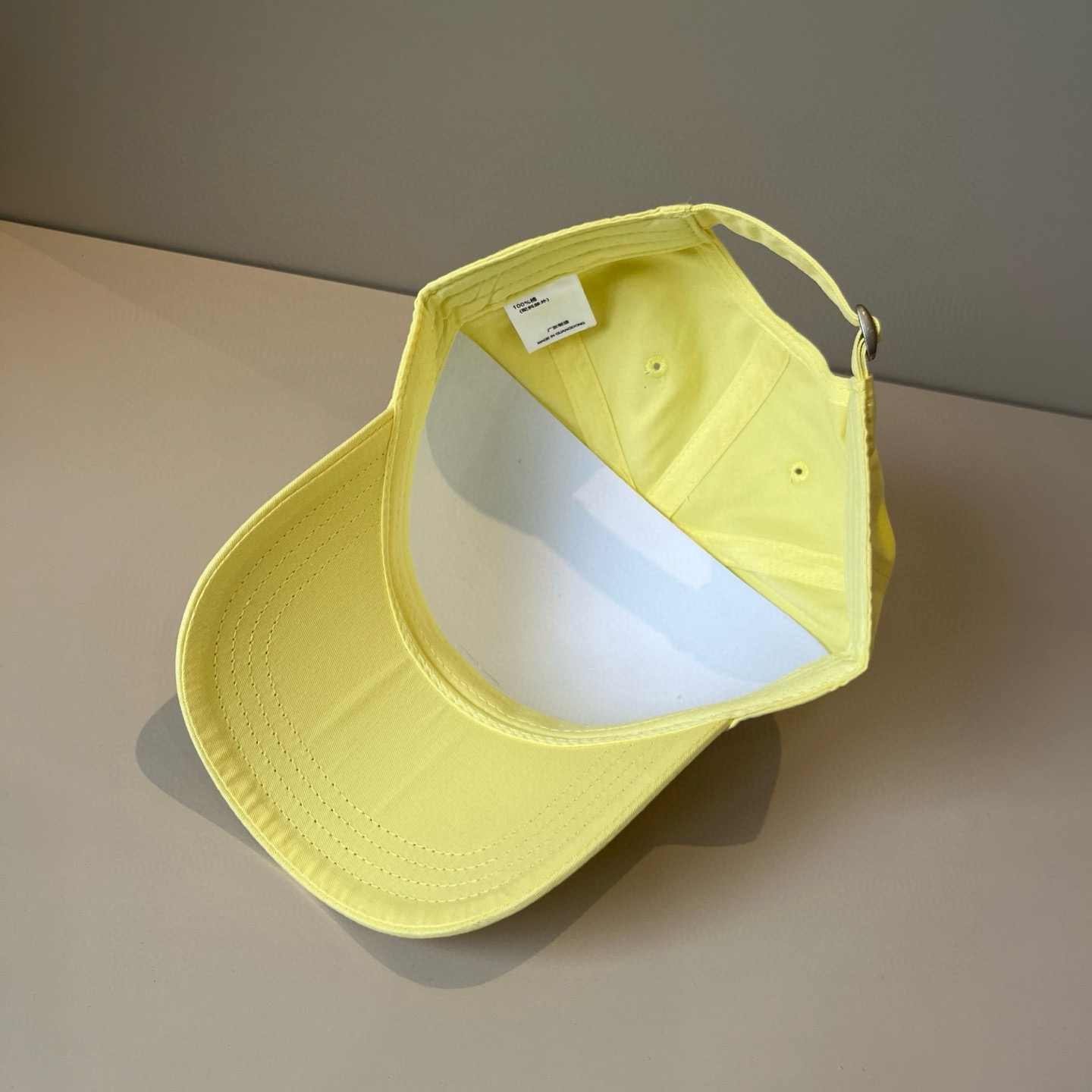 
潮牌🧢官网新品，棒球帽，原单品质火爆来袭 。🎩 工艺非常精美 高档大气上档次！低调奢华，方便携带！跑量