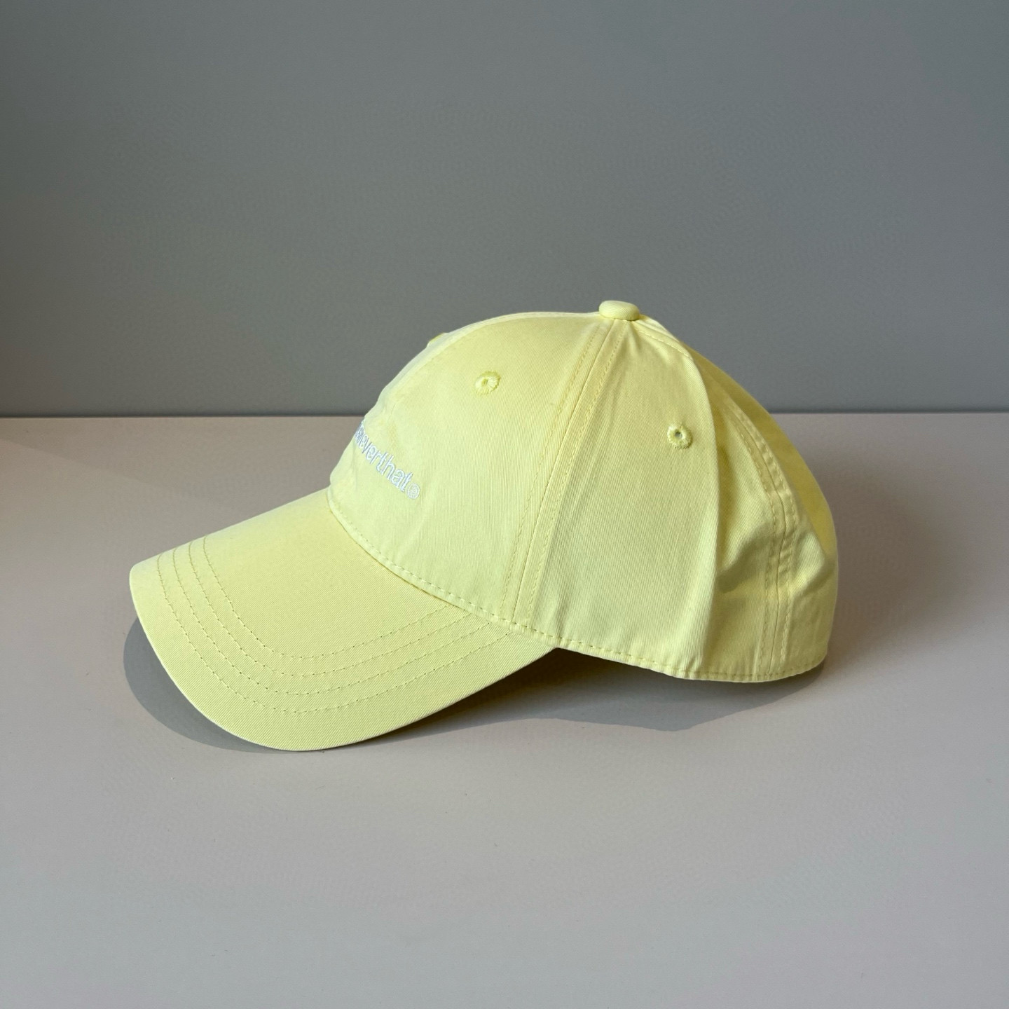 
潮牌🧢官网新品，棒球帽，原单品质火爆来袭 。🎩 工艺非常精美 高档大气上档次！低调奢华，方便携带！跑量