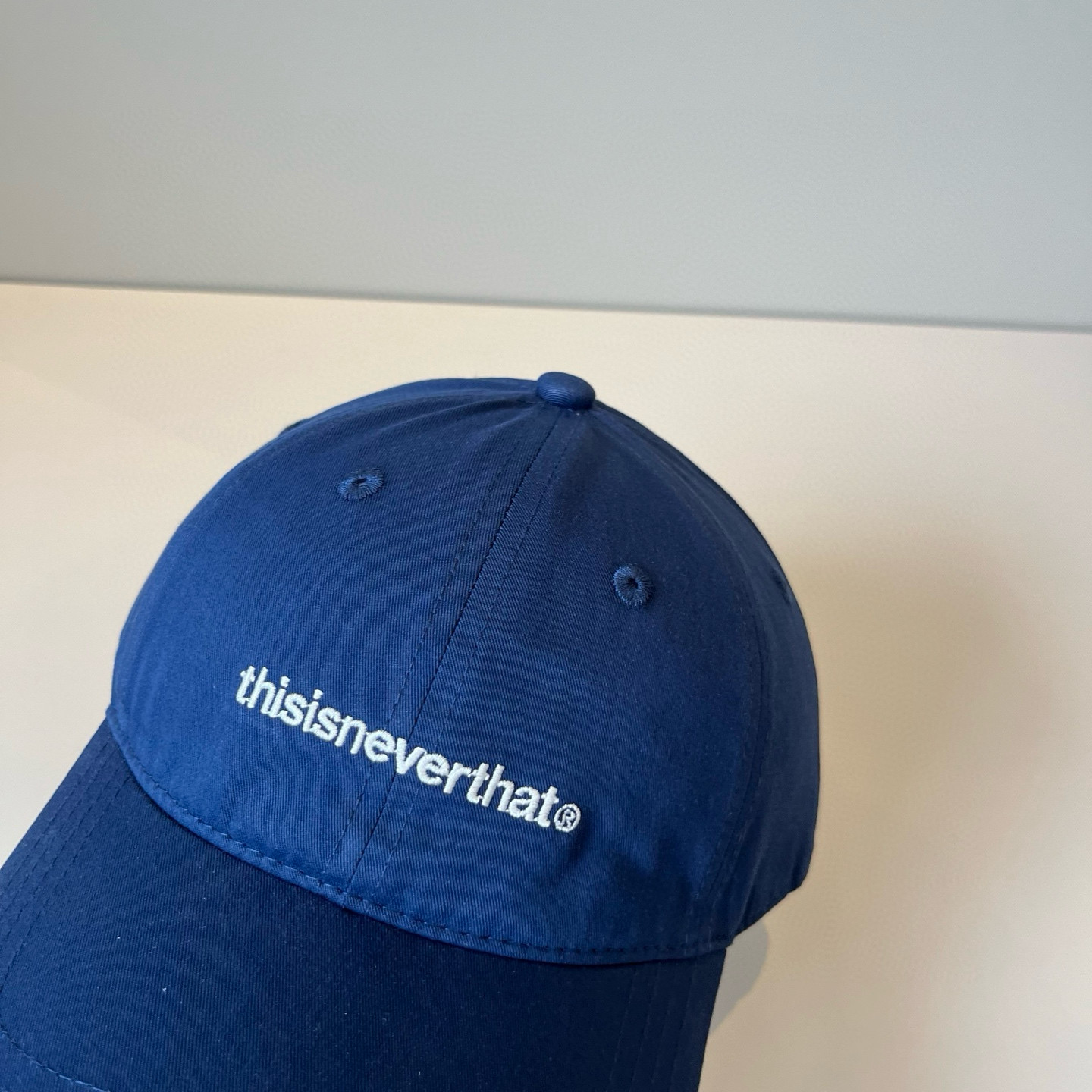 
潮牌🧢官网新品，棒球帽，原单品质火爆来袭 。🎩 工艺非常精美 高档大气上档次！低调奢华，方便携带！跑量