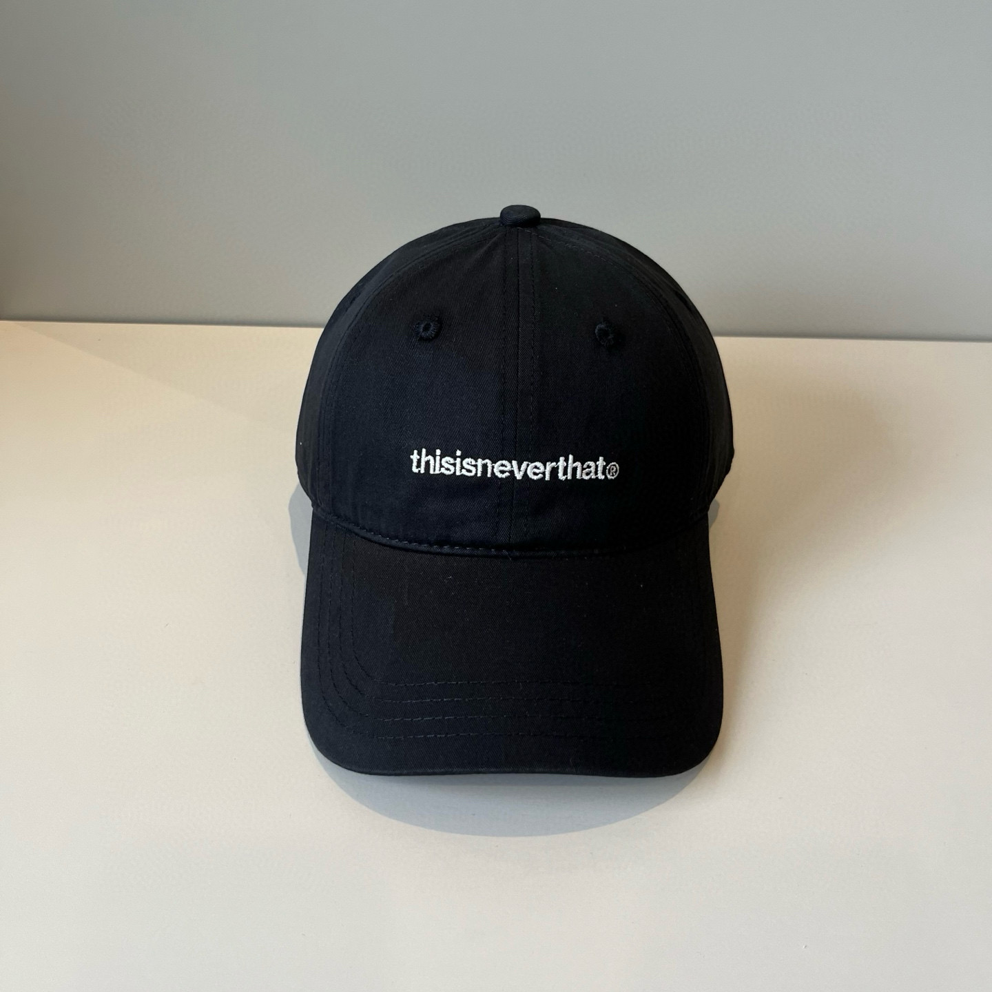 
潮牌🧢官网新品，棒球帽，原单品质火爆来袭 。🎩 工艺非常精美 高档大气上档次！低调奢华，方便携带！跑量