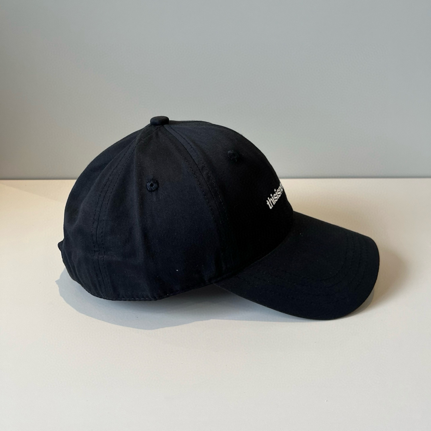 
潮牌🧢官网新品，棒球帽，原单品质火爆来袭 。🎩 工艺非常精美 高档大气上档次！低调奢华，方便携带！跑量