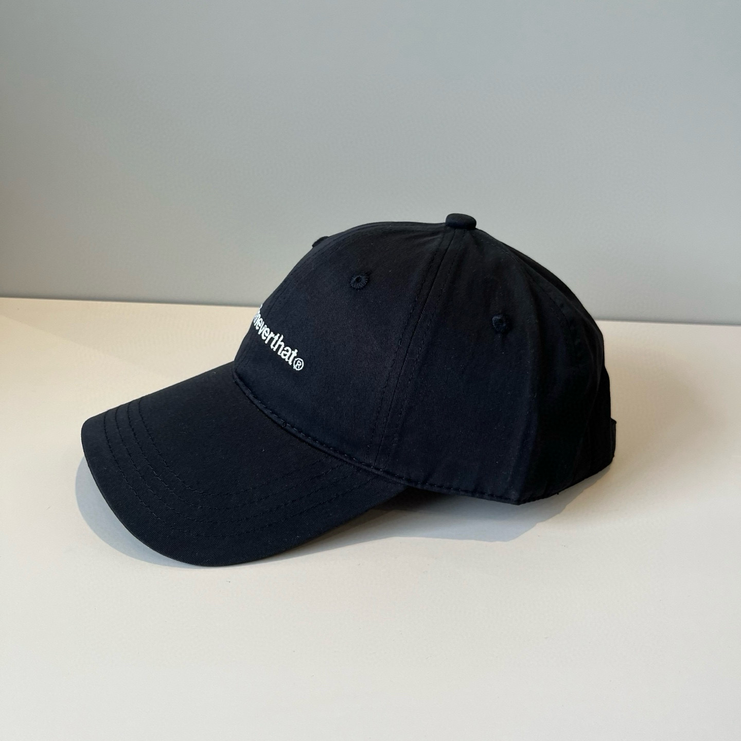 
潮牌🧢官网新品，棒球帽，原单品质火爆来袭 。🎩 工艺非常精美 高档大气上档次！低调奢华，方便携带！跑量