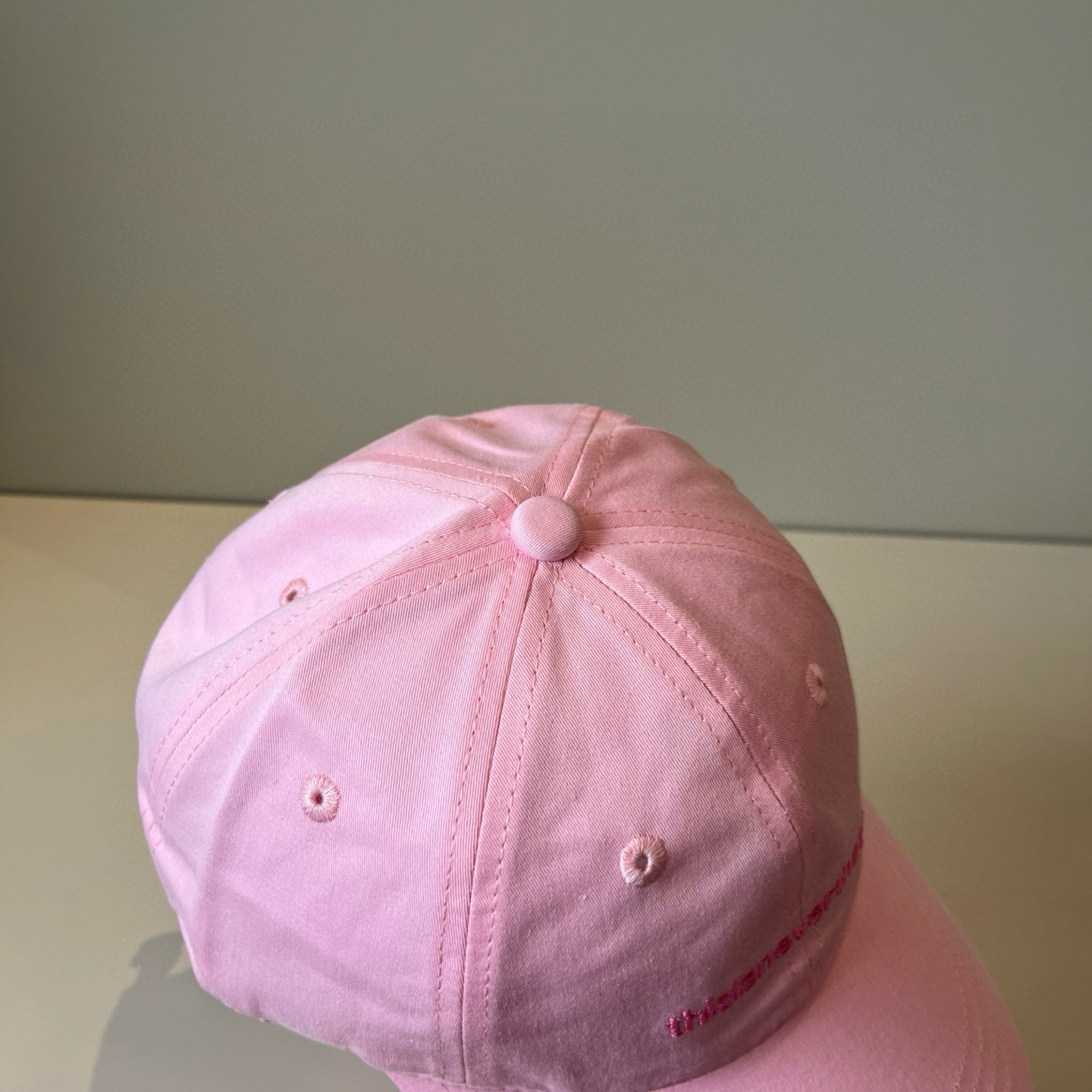 
潮牌🧢官网新品，棒球帽，原单品质火爆来袭 。🎩 工艺非常精美 高档大气上档次！低调奢华，方便携带！跑量